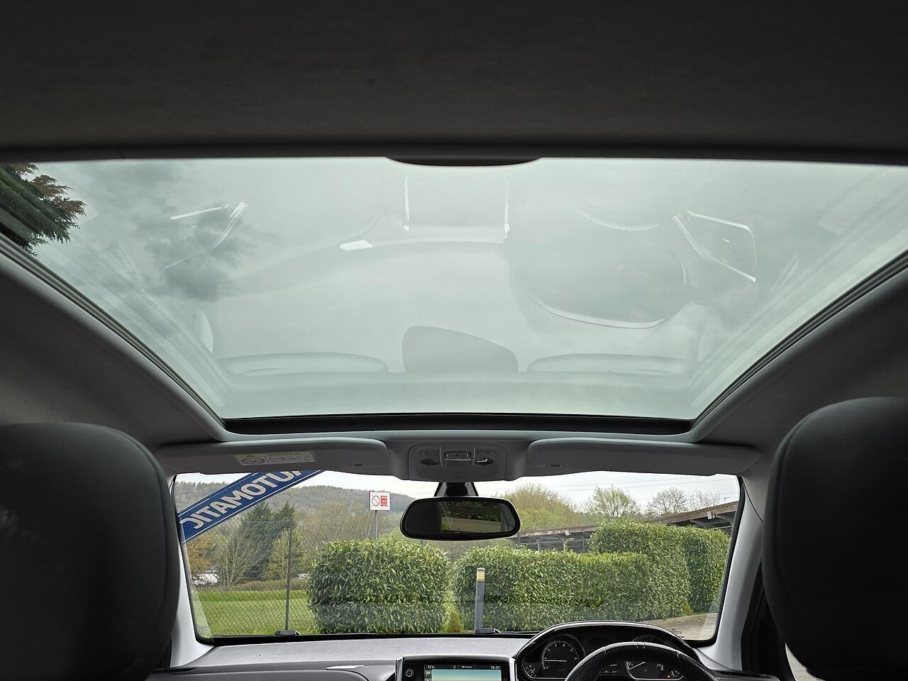 Peugeot 208 - Image 9