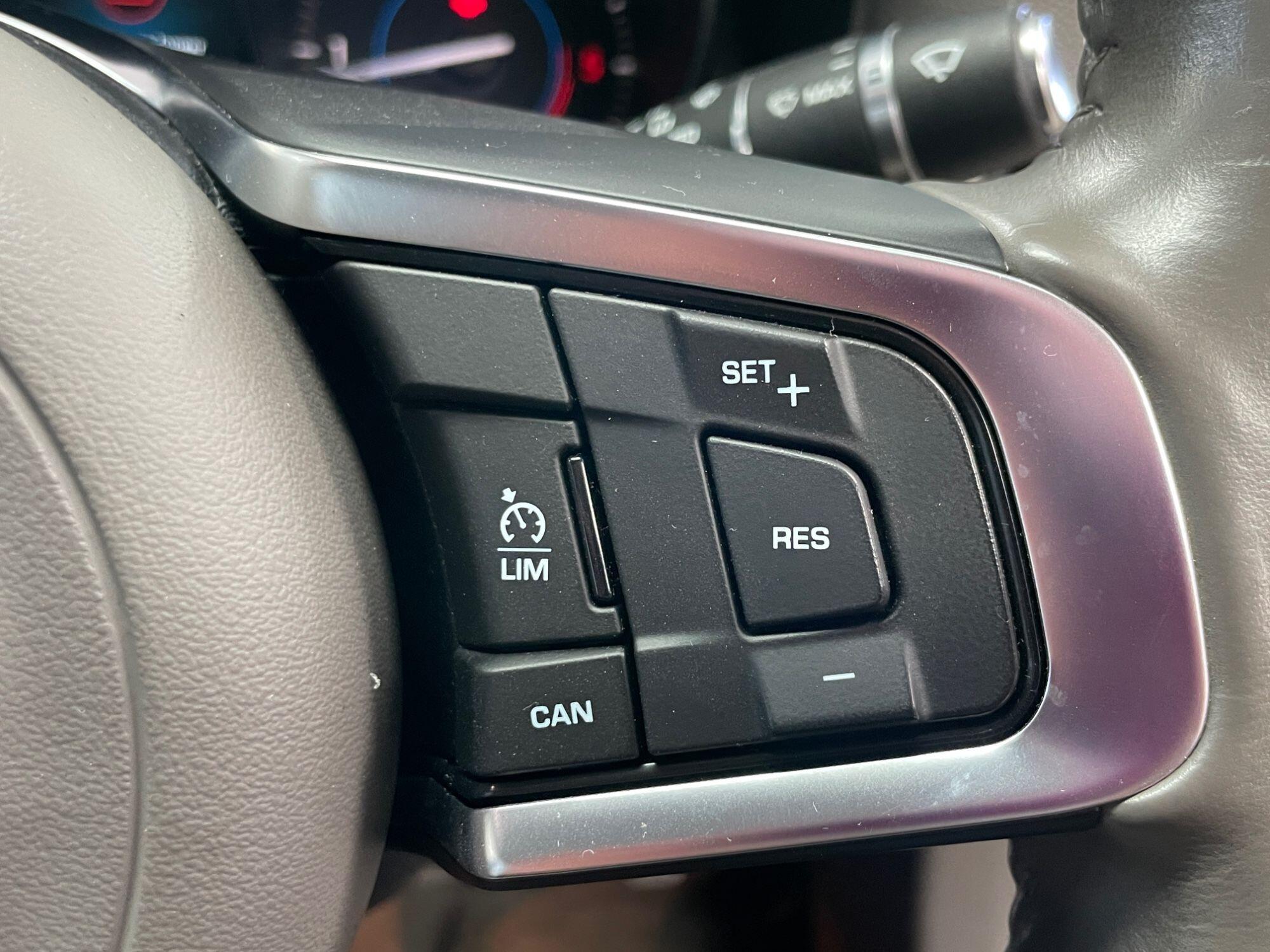 Jaguar XF - Image 36