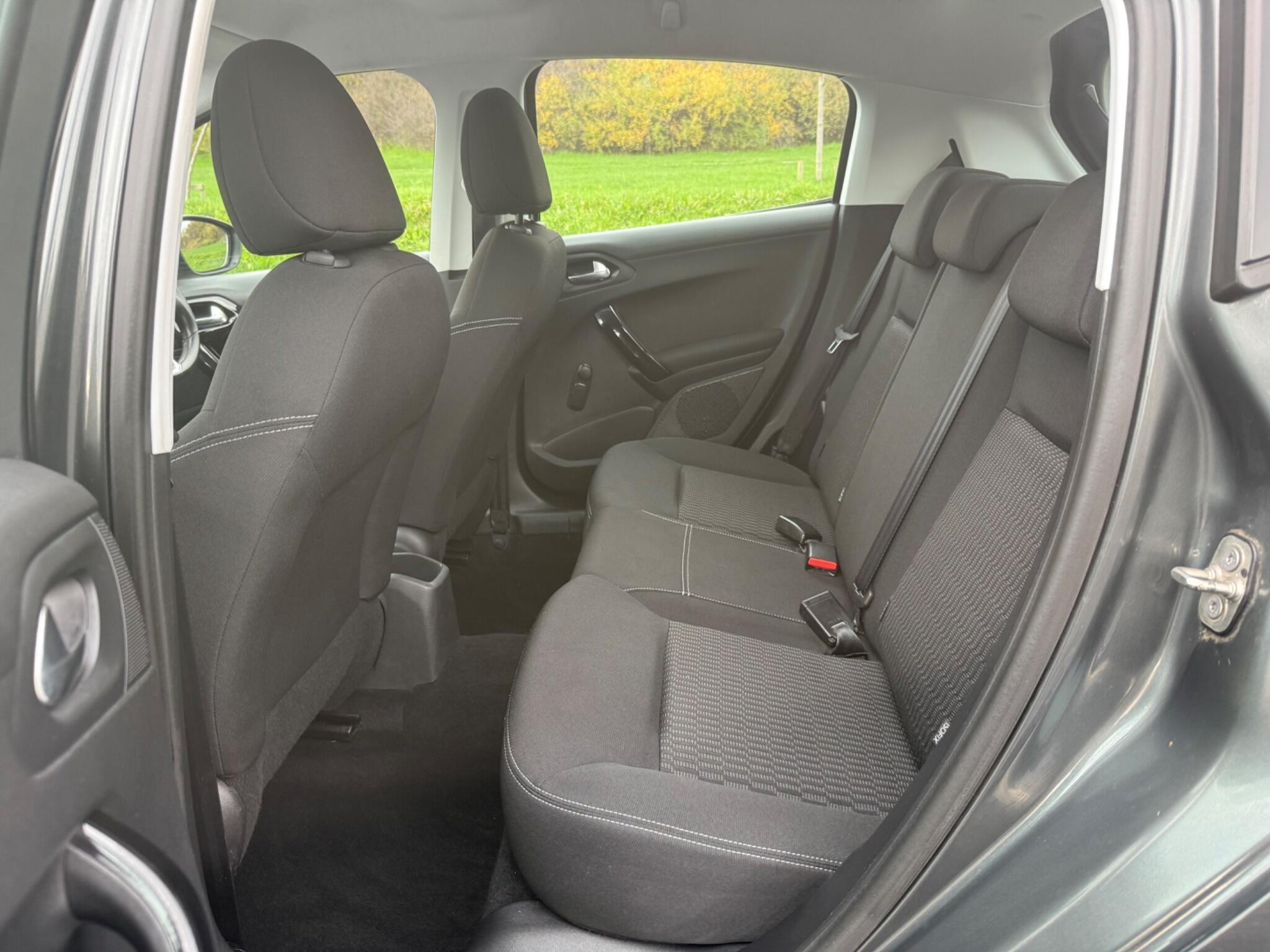 Peugeot 208 - Image 11