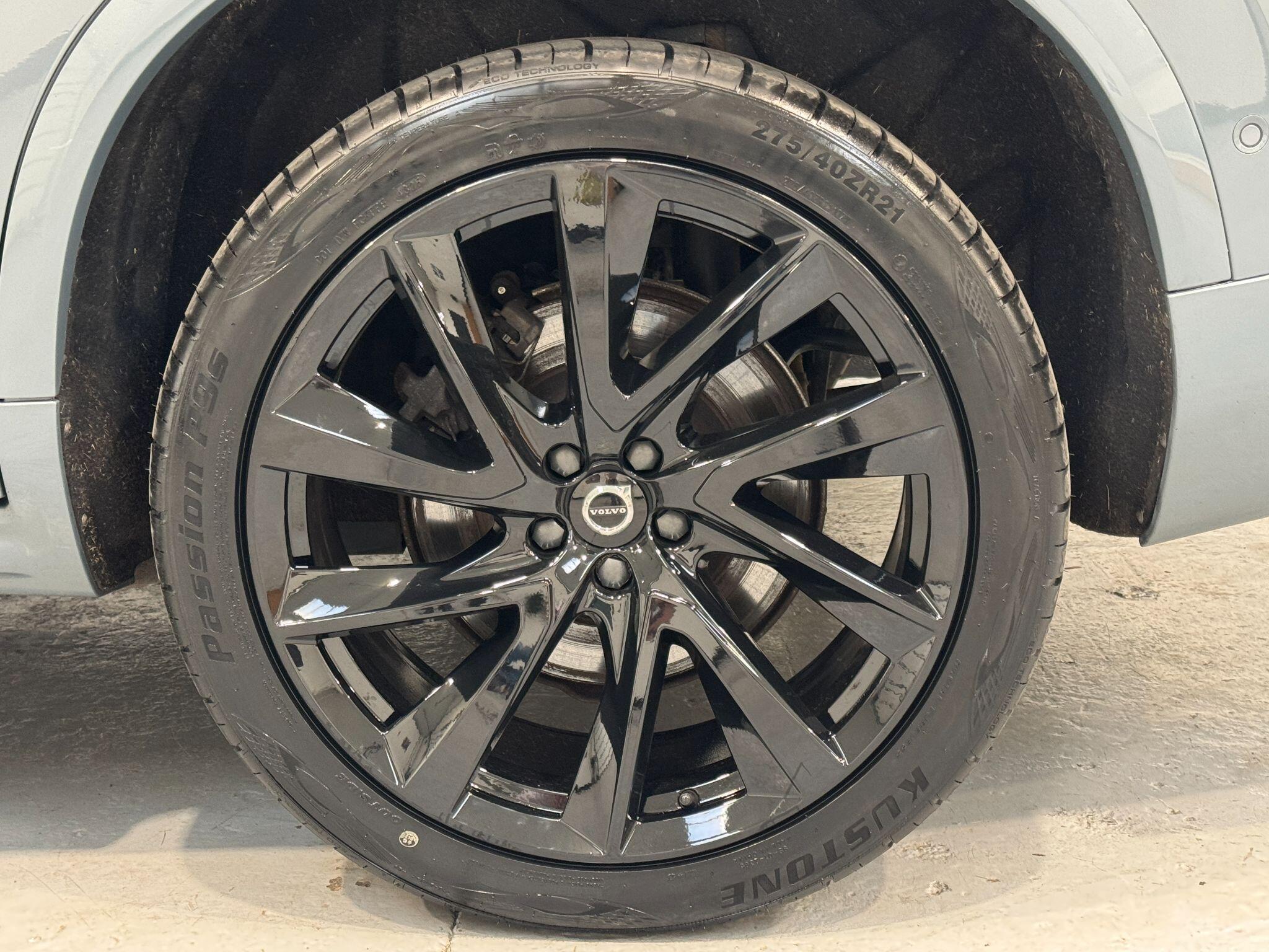 Volvo XC90 - Image 25