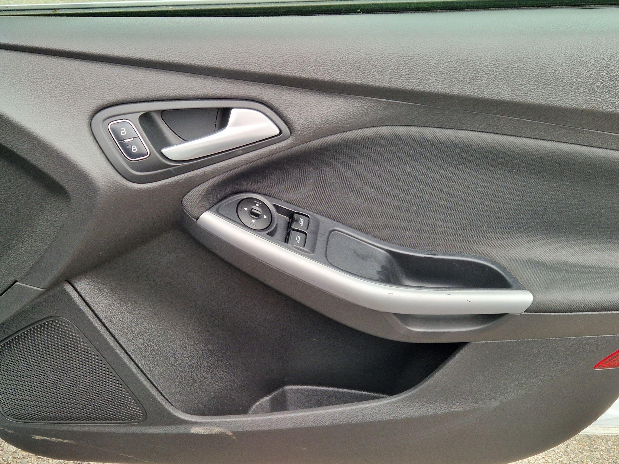 Ford Focus - Image 31