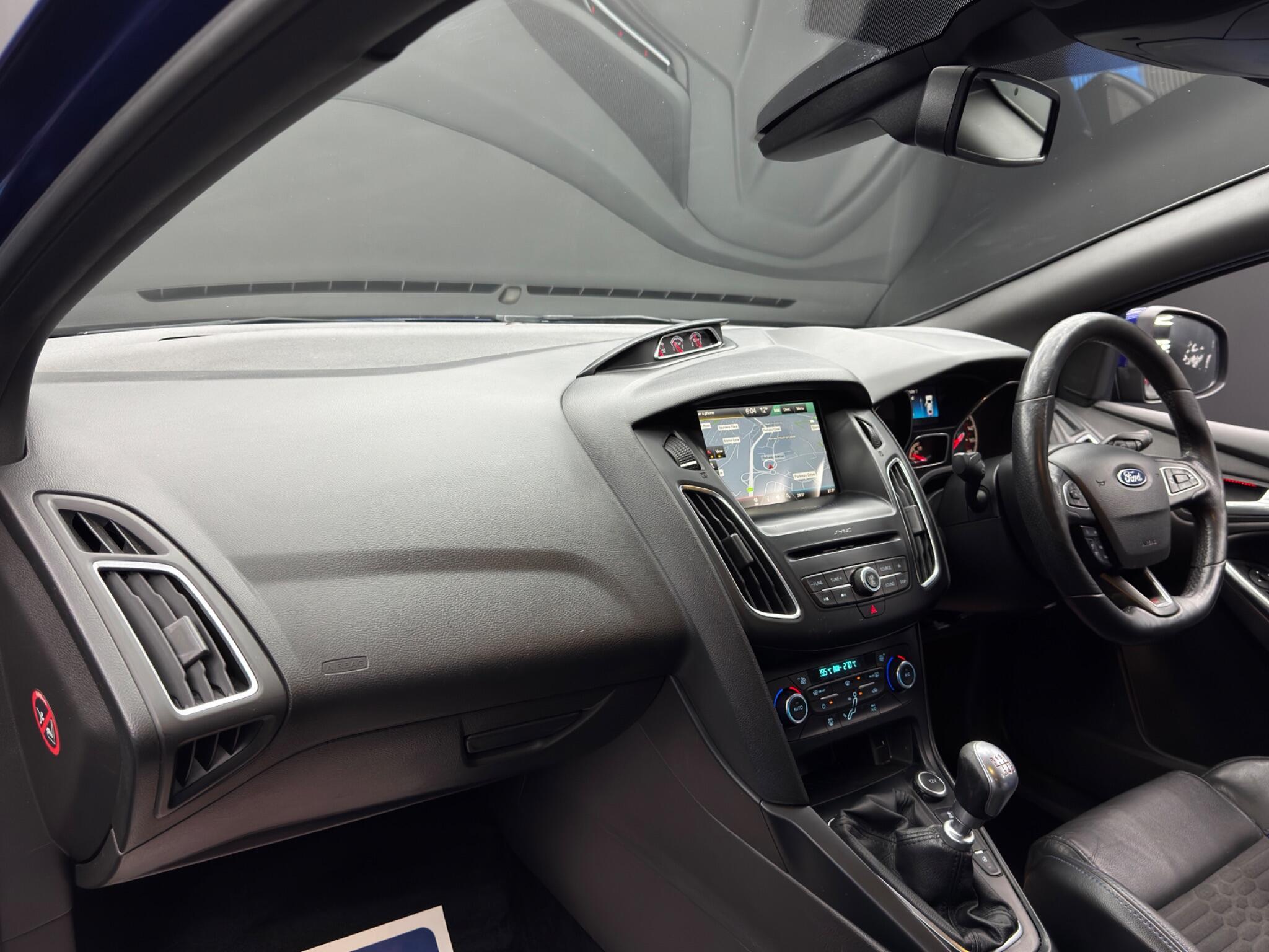 Ford Focus - Image 11
