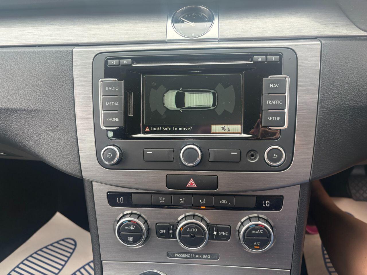 Volkswagen Passat - Image 16