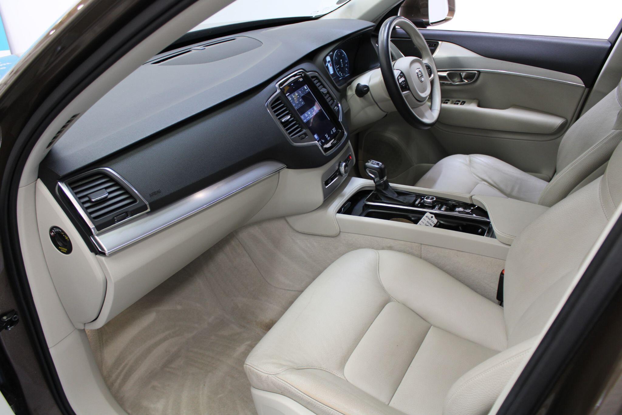 Volvo XC90 - Image 2