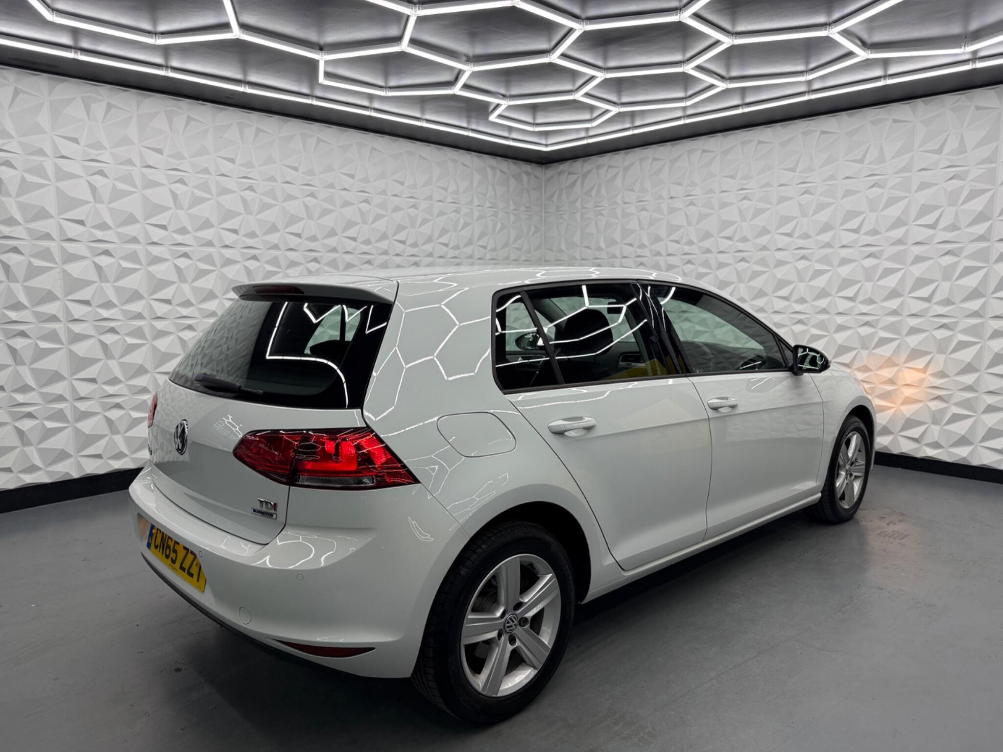 Volkswagen Golf - Image 13