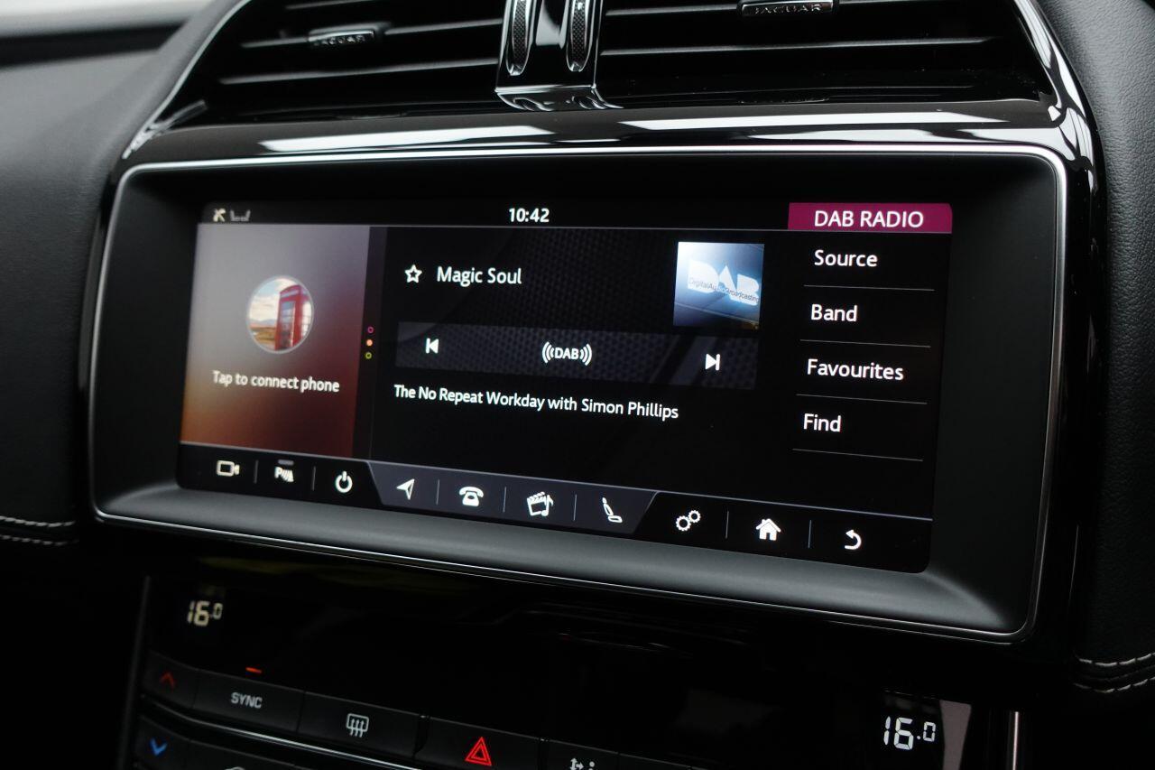 Jaguar XE - Image 17