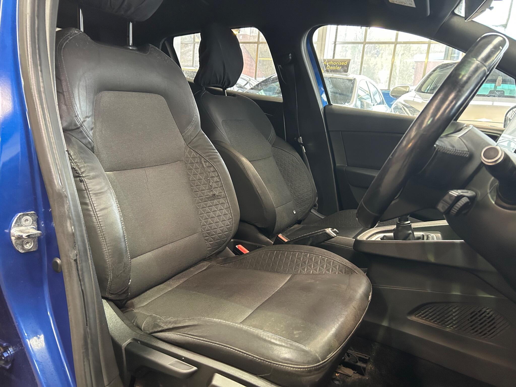 Renault Clio - Image 13