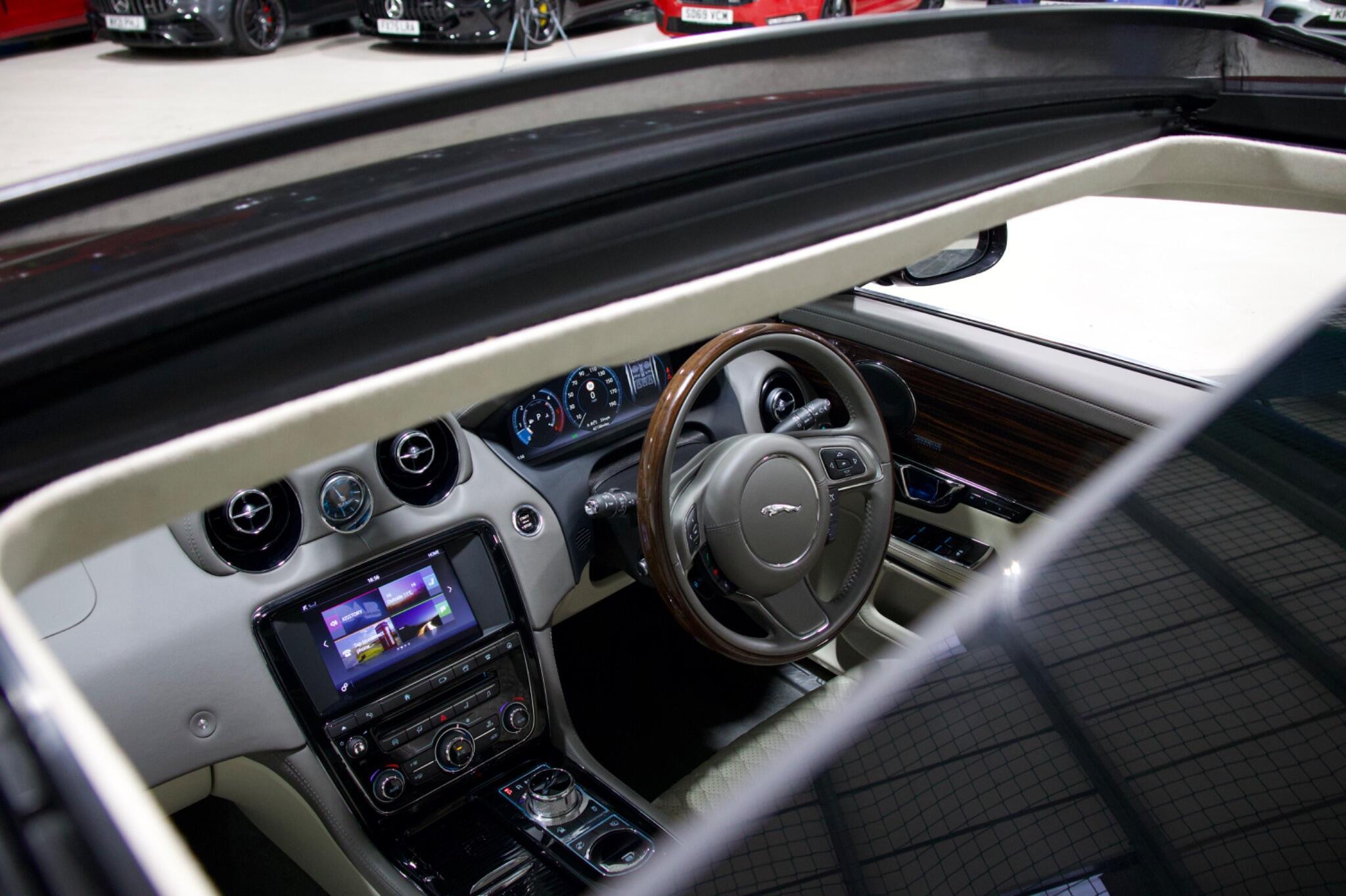 Jaguar XJ - Image 12