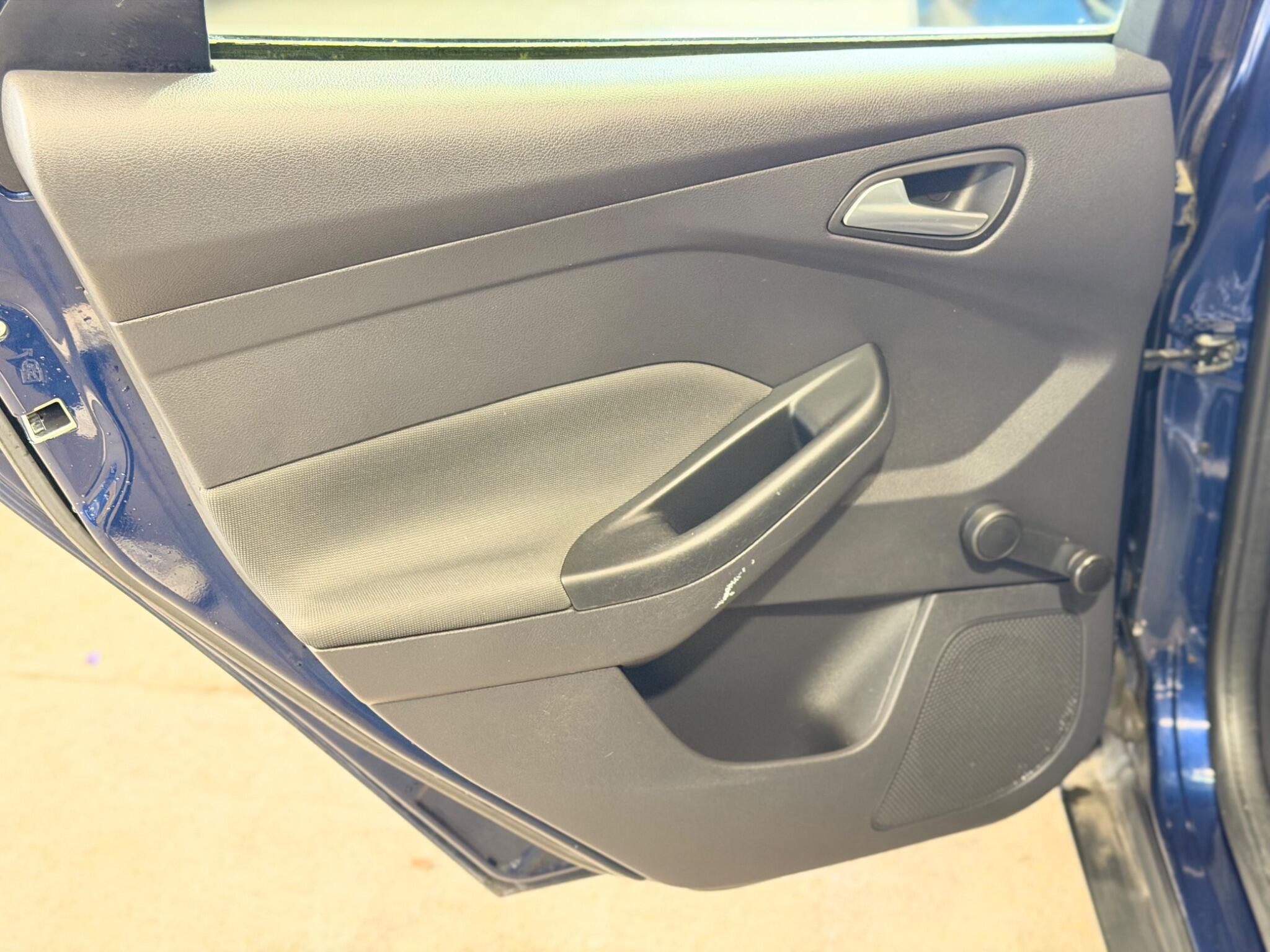 Ford Focus - Image 30