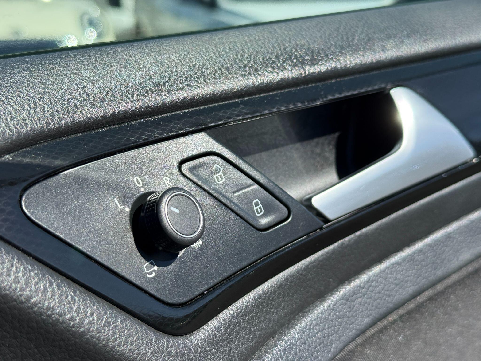 Volkswagen Golf - Image 68
