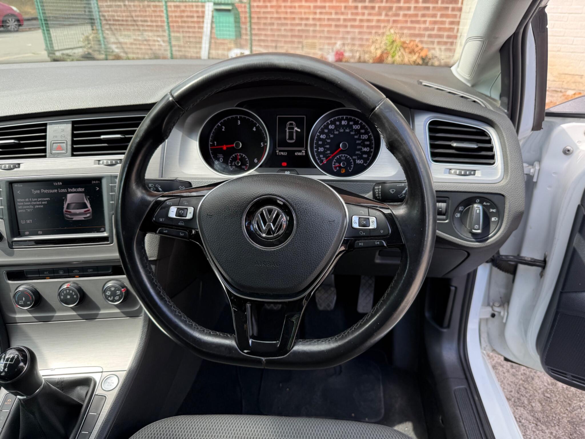 Volkswagen Golf - Image 12