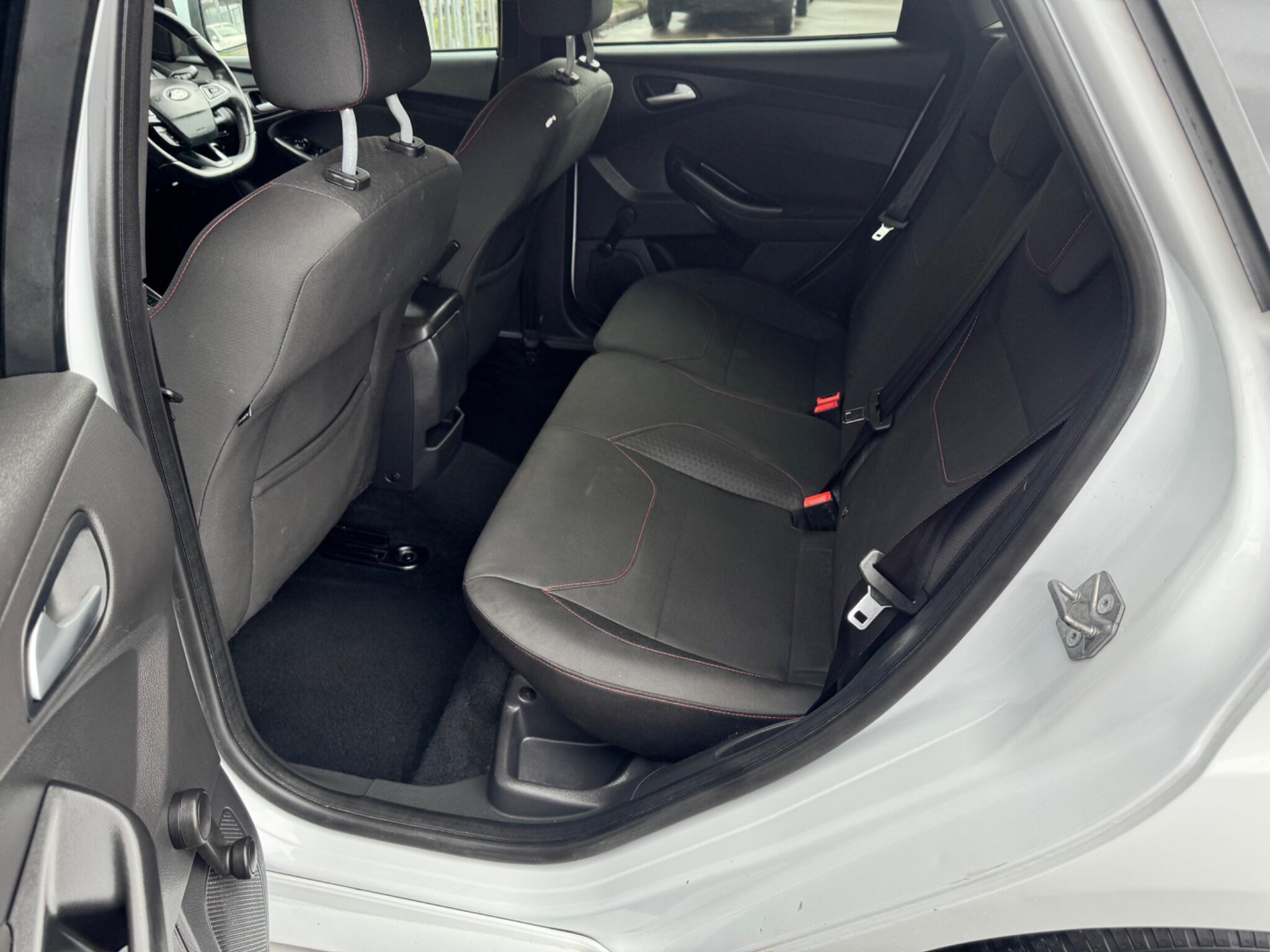 Ford Focus - Image 30