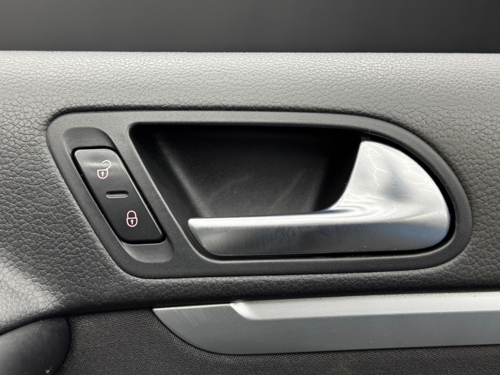 Volkswagen Tiguan - Image 37