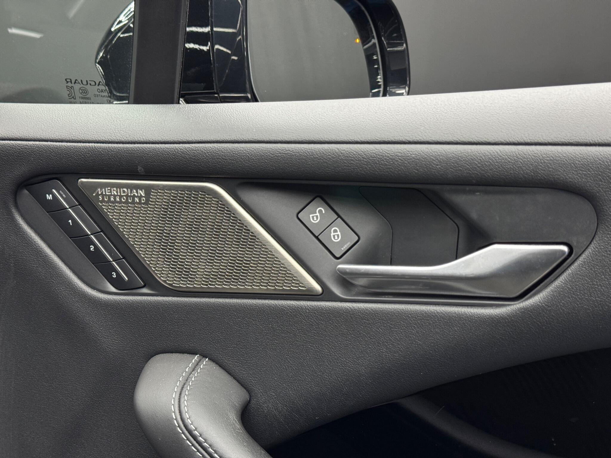 Jaguar I-Pace - Image 39