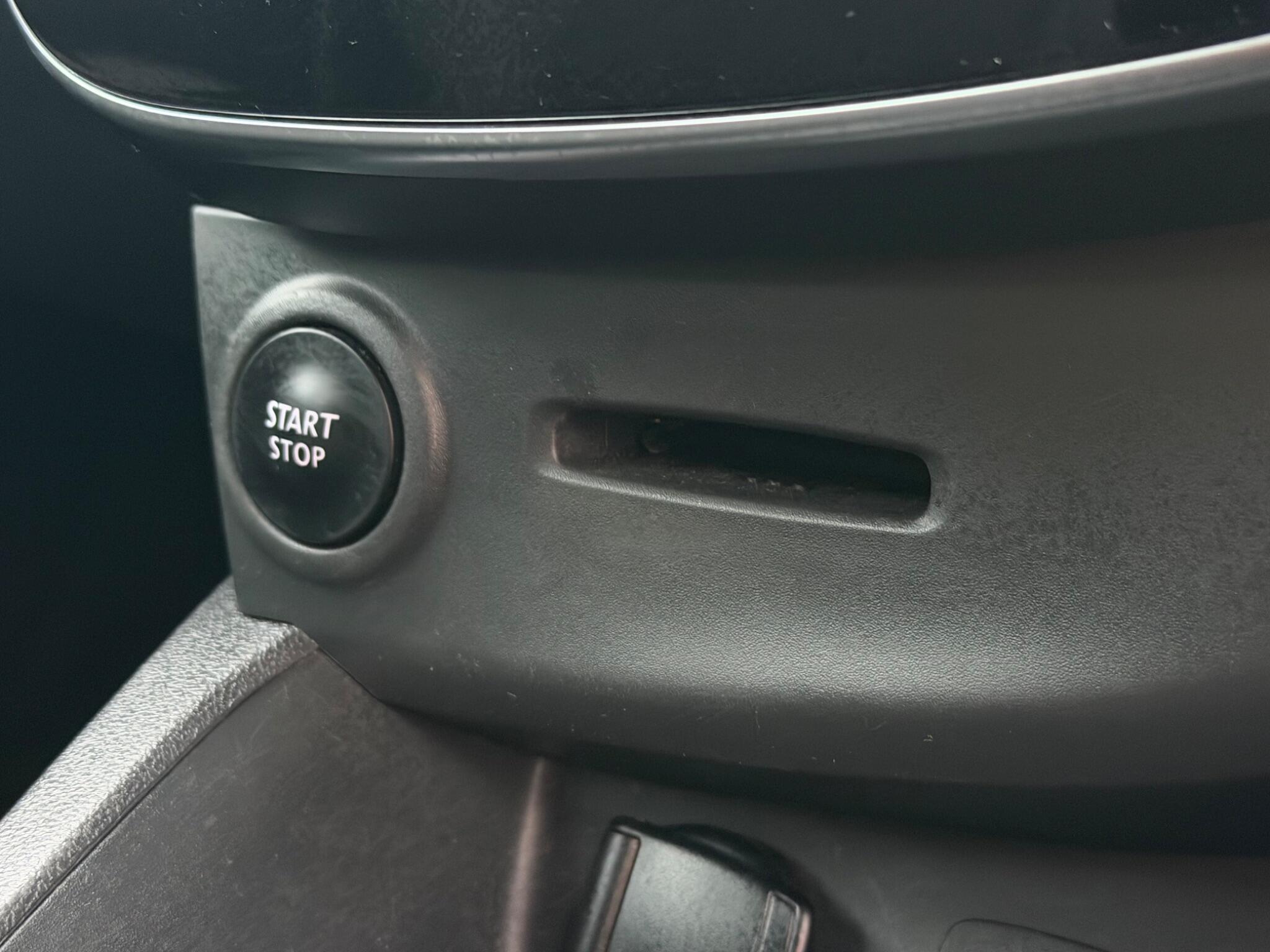 Renault Clio - Image 17