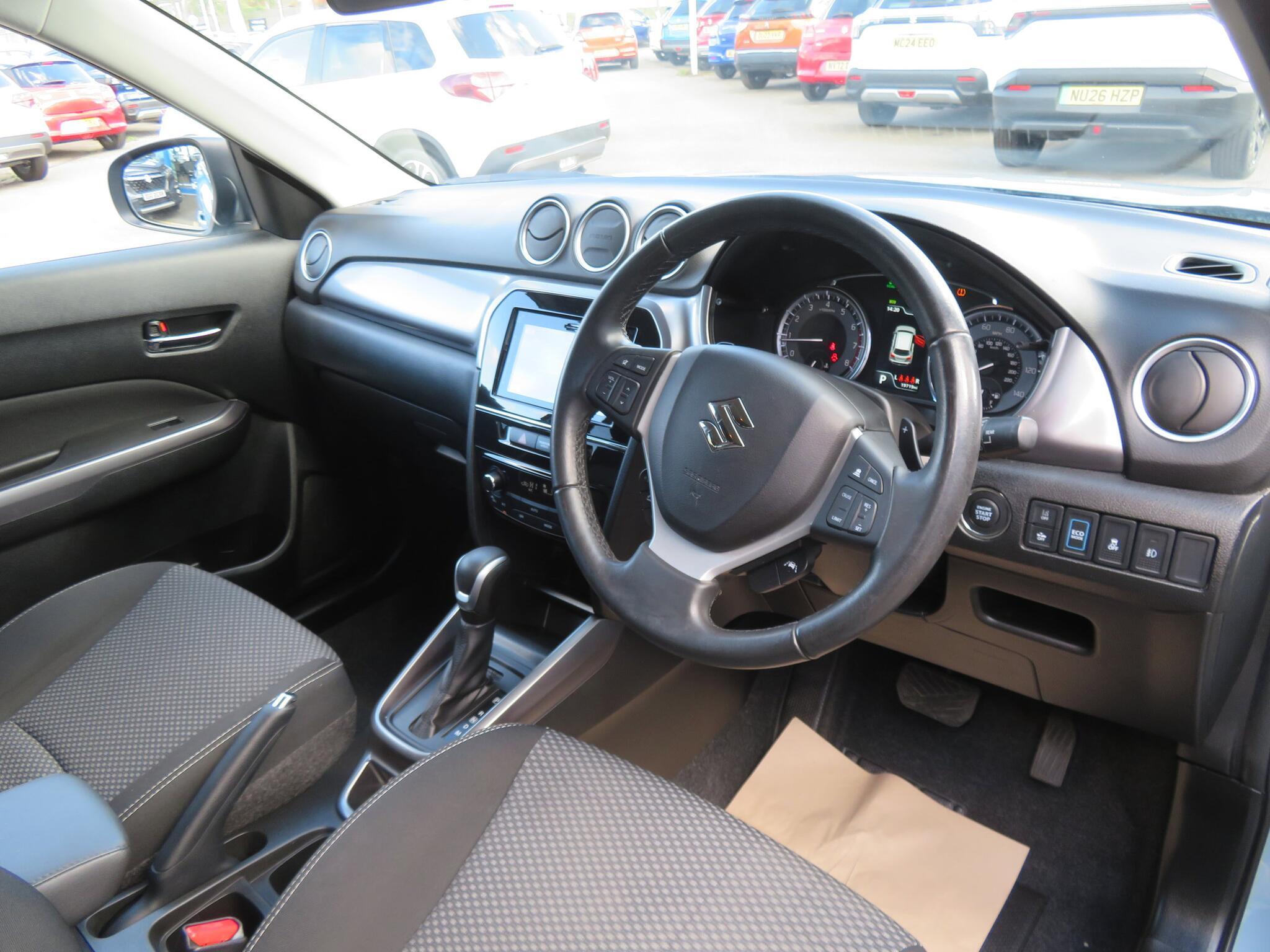 Suzuki Vitara - Image 12