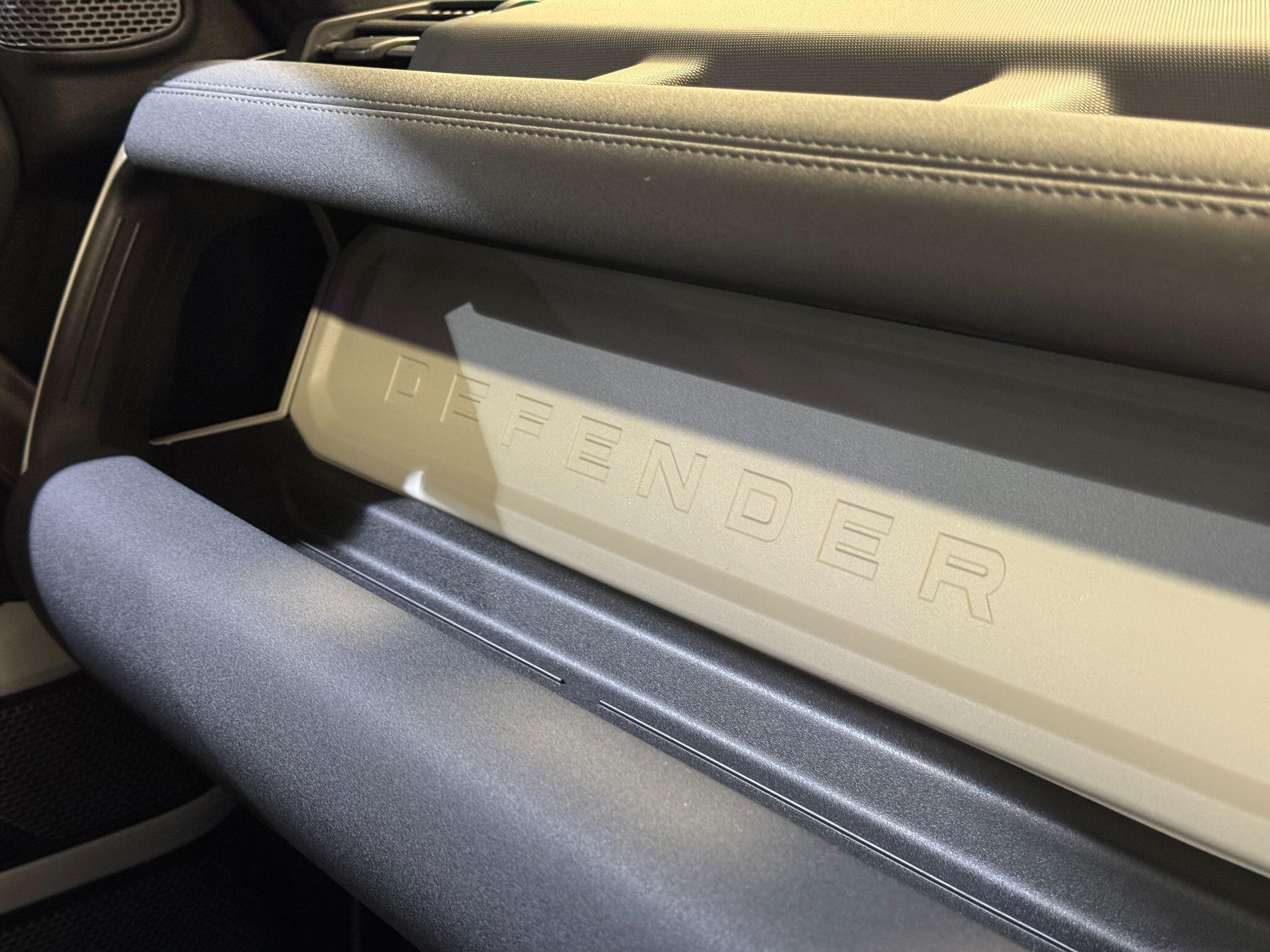 Land Rover Defender 110 - Image 15