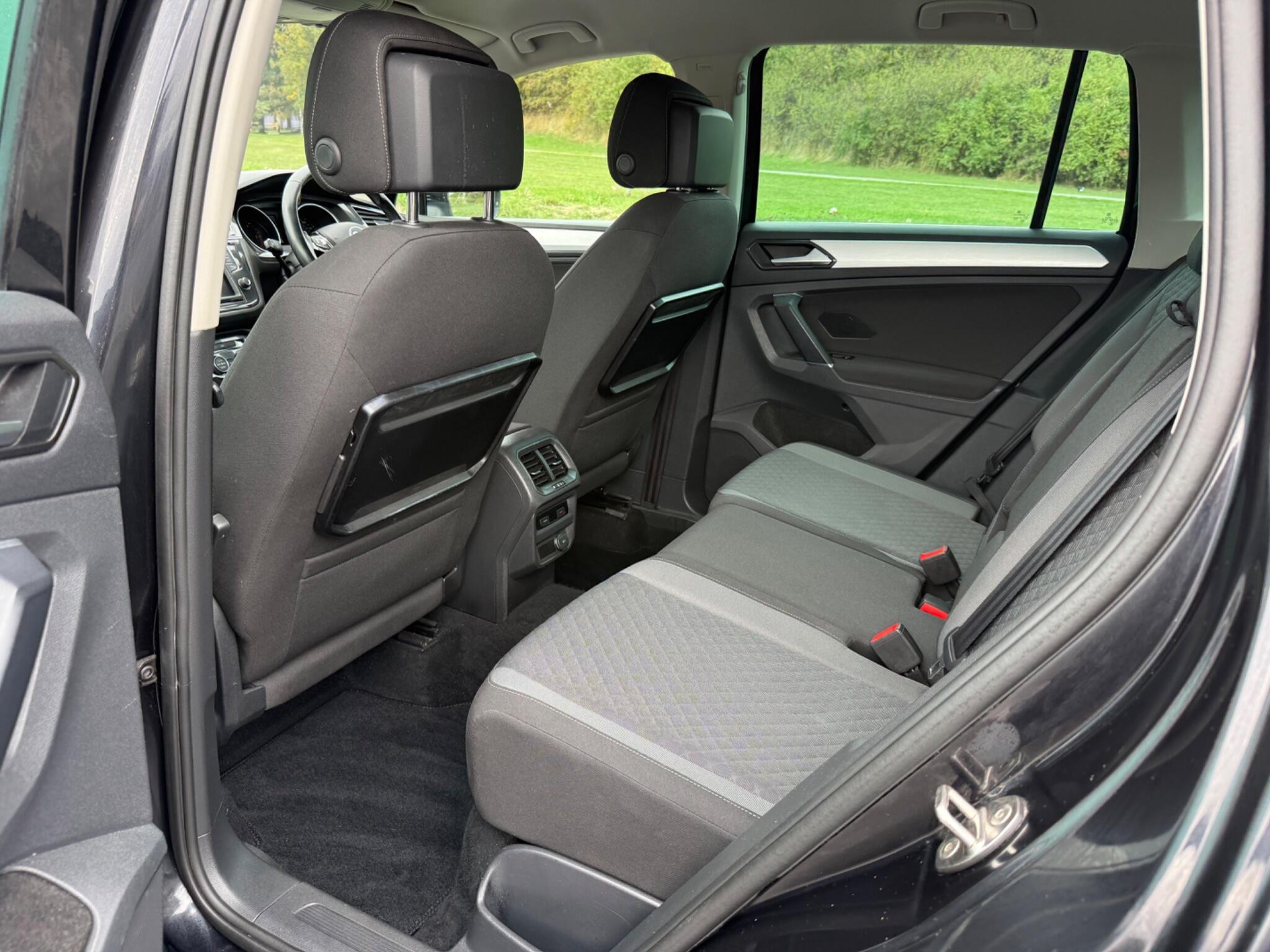 Volkswagen Tiguan - Image 14
