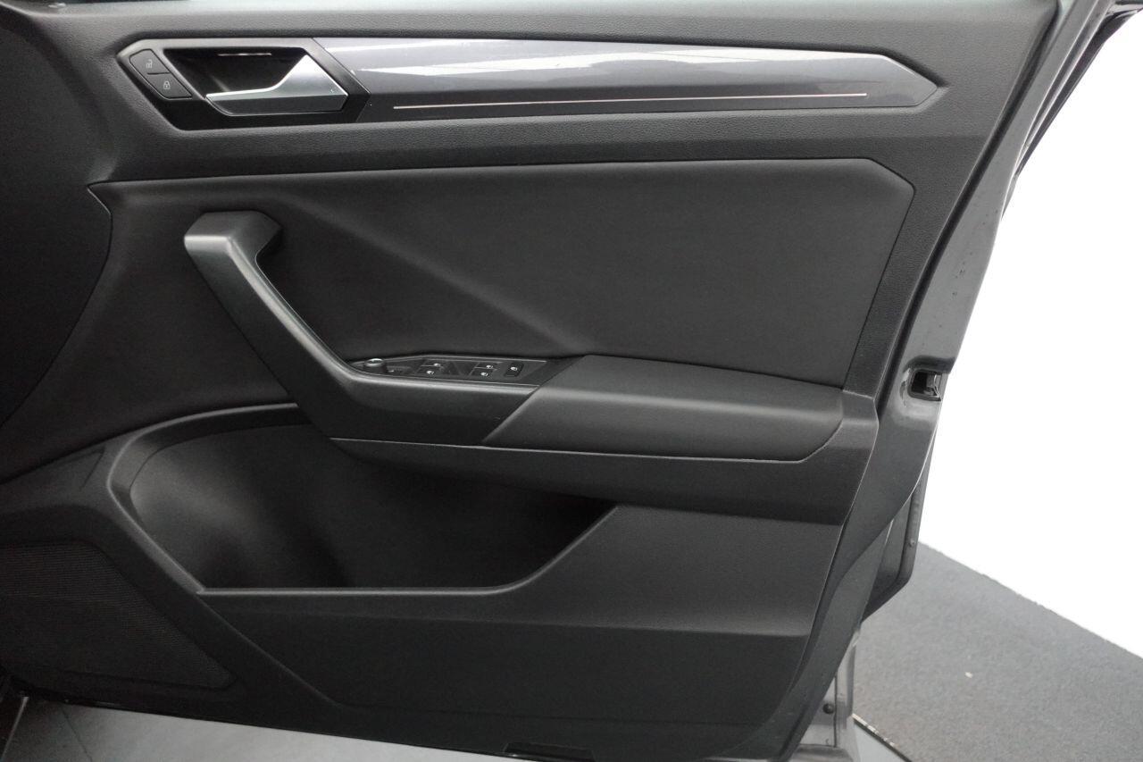 Volkswagen T-Roc - Image 17