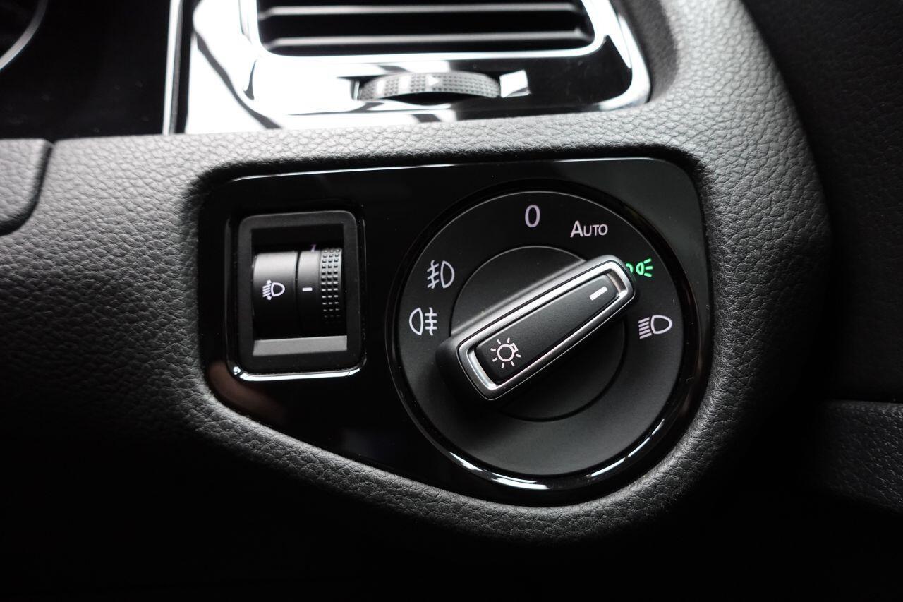 Volkswagen Golf - Image 50