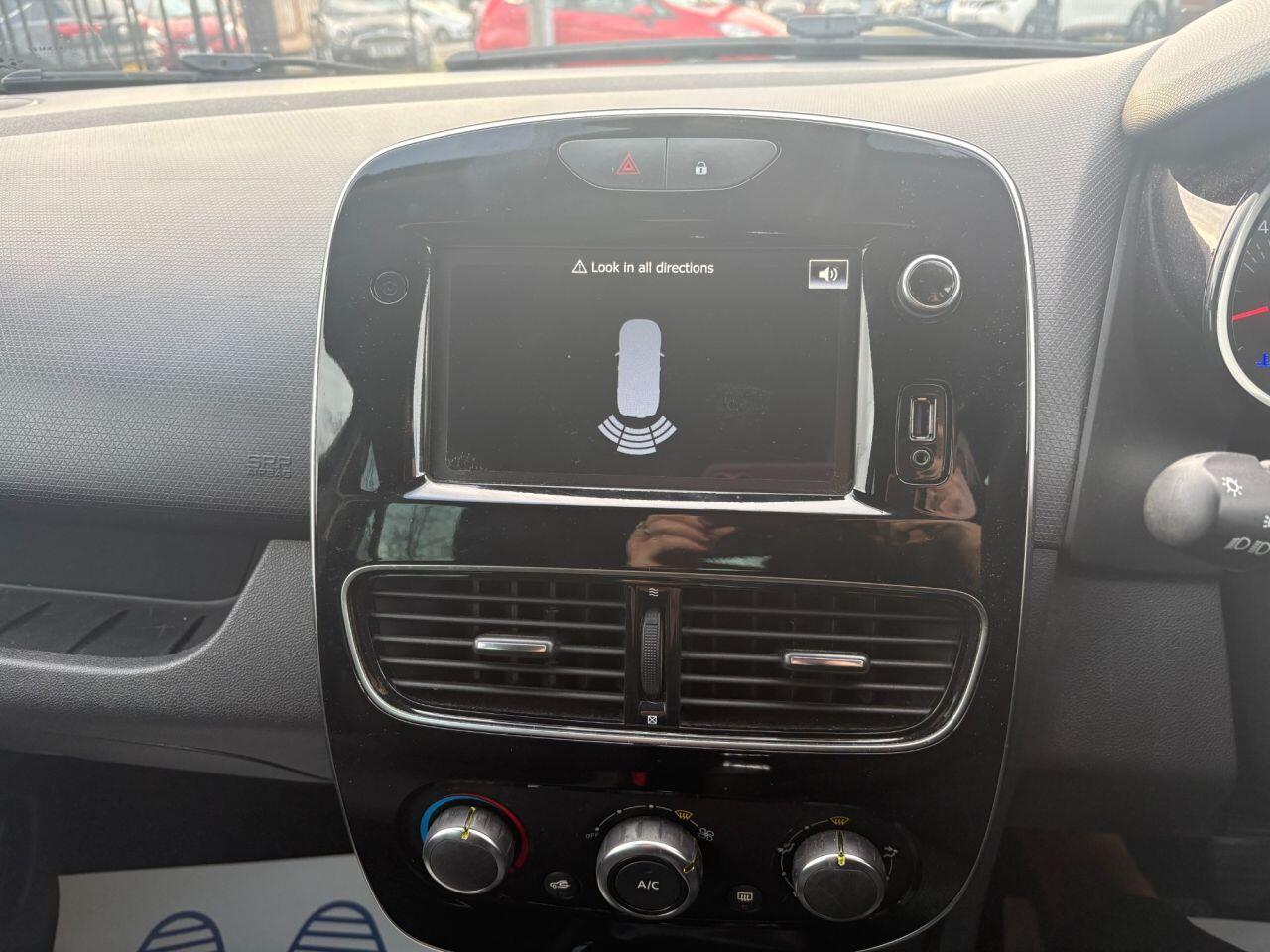 Renault Clio - Image 15
