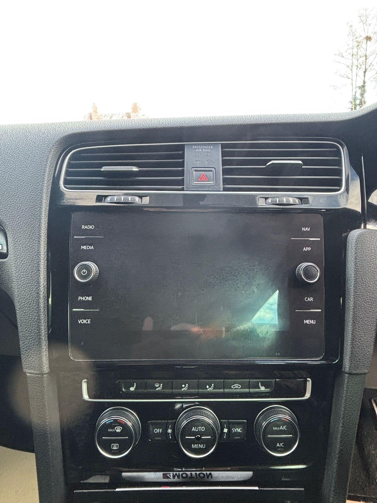 Volkswagen Golf - Image 52