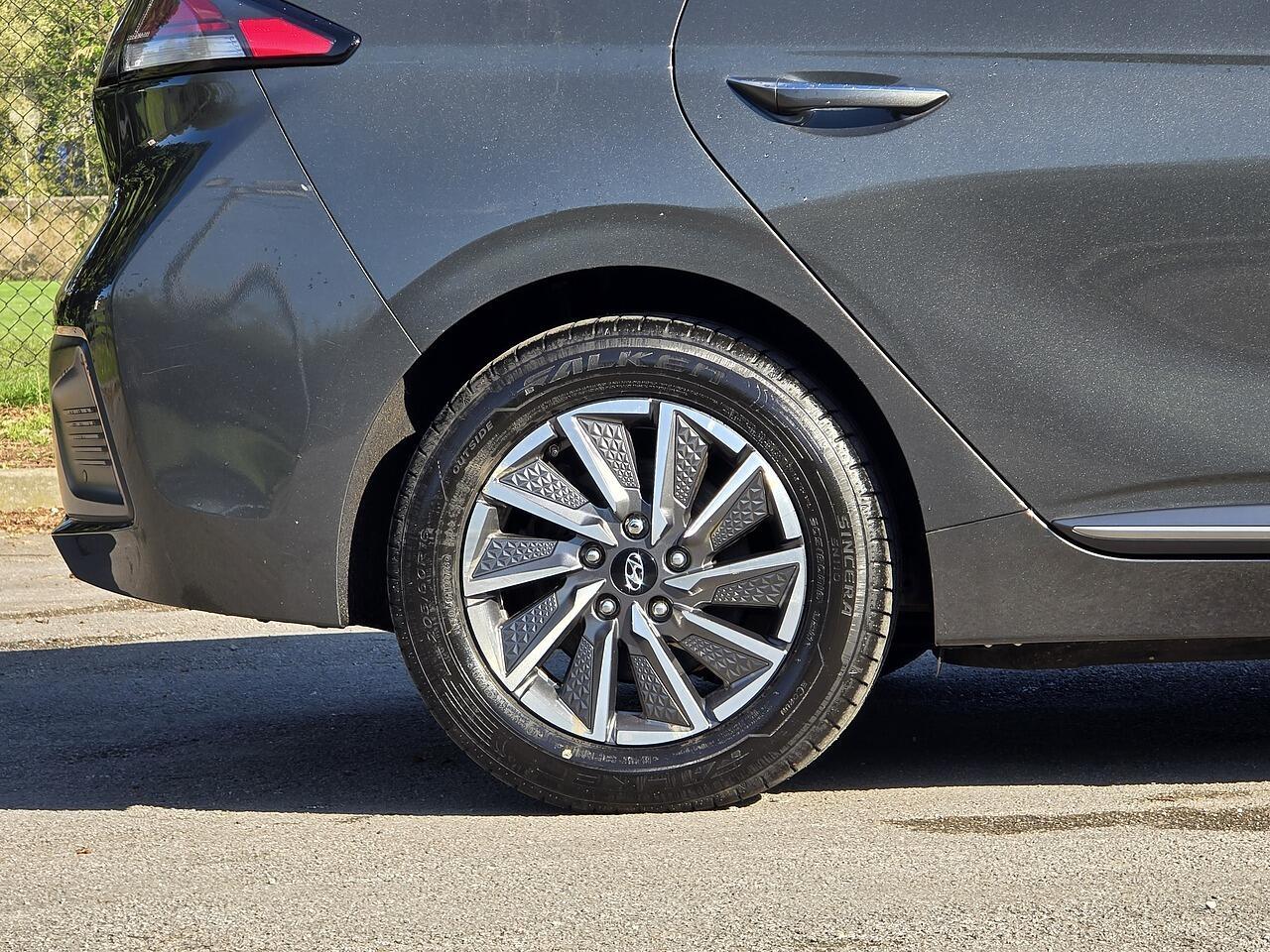 Hyundai Ioniq - Image 10