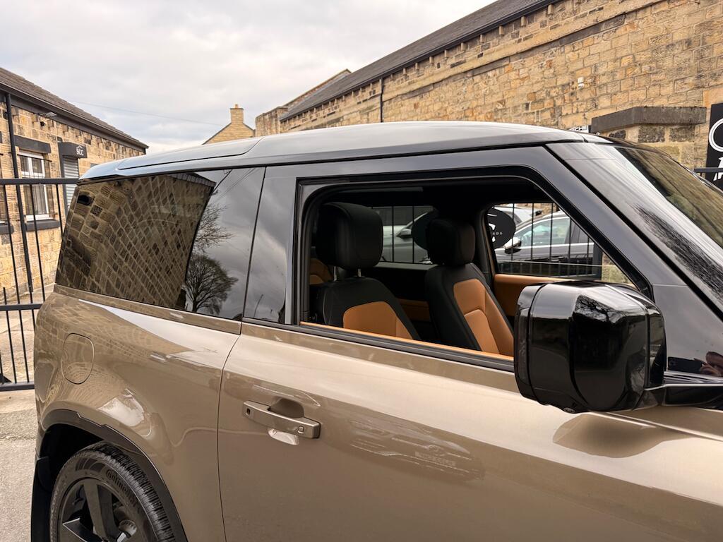 Land Rover Defender 90 - Image 24