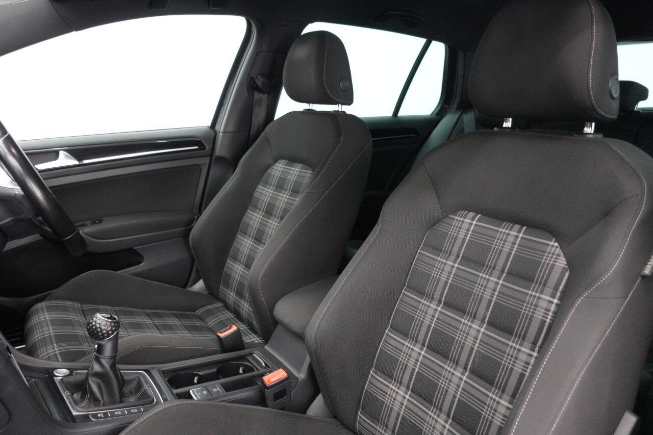 Volkswagen Golf - Image 11