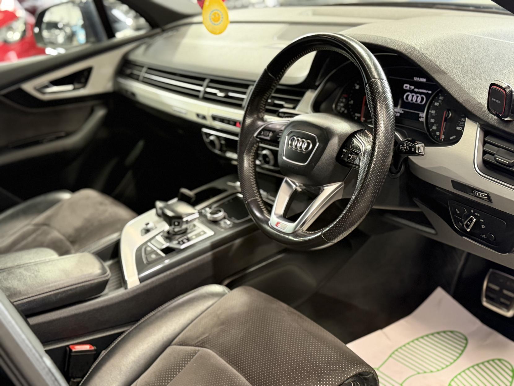 Audi Q7 - Image 20
