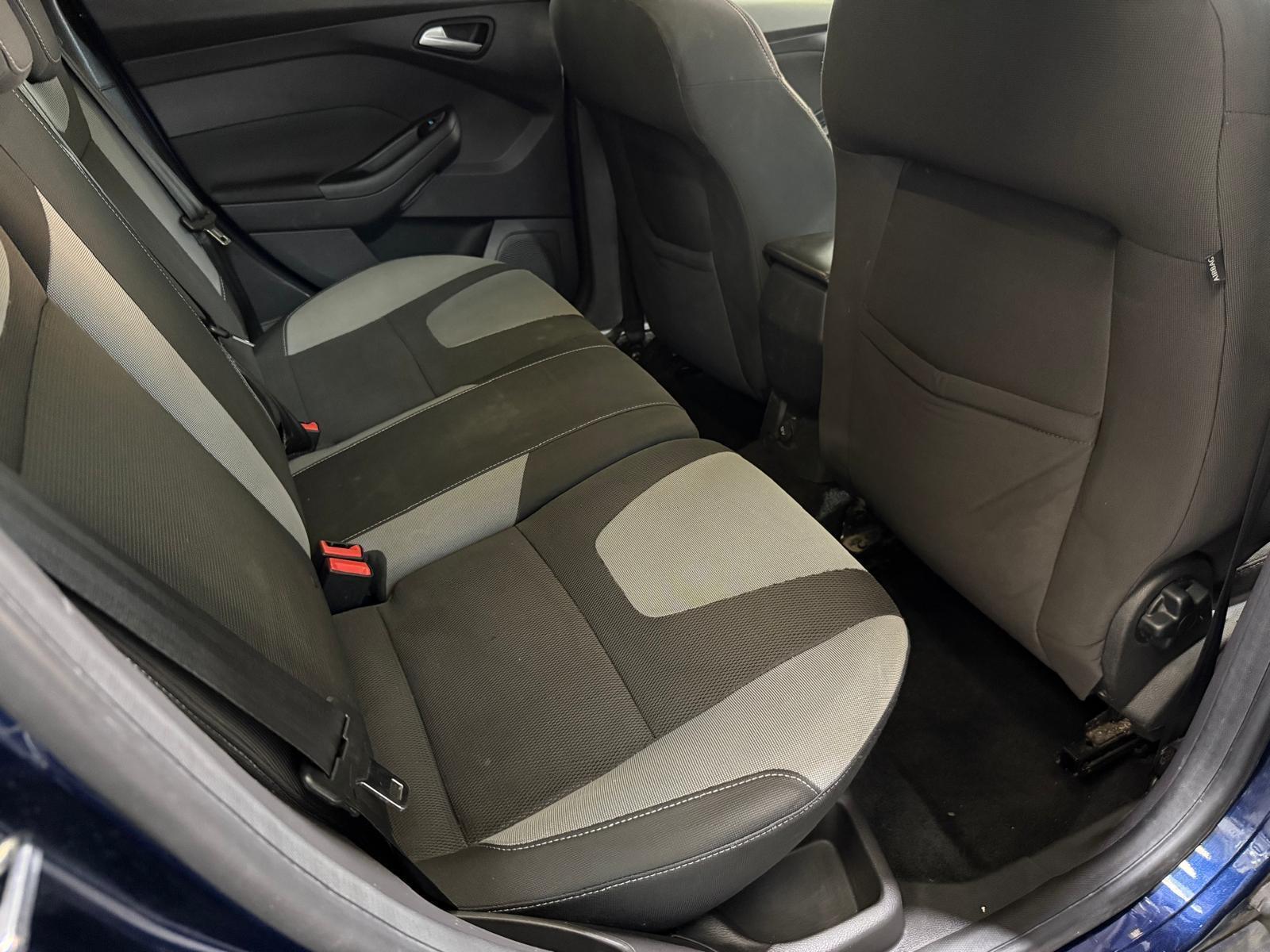 Ford Focus - Image 25