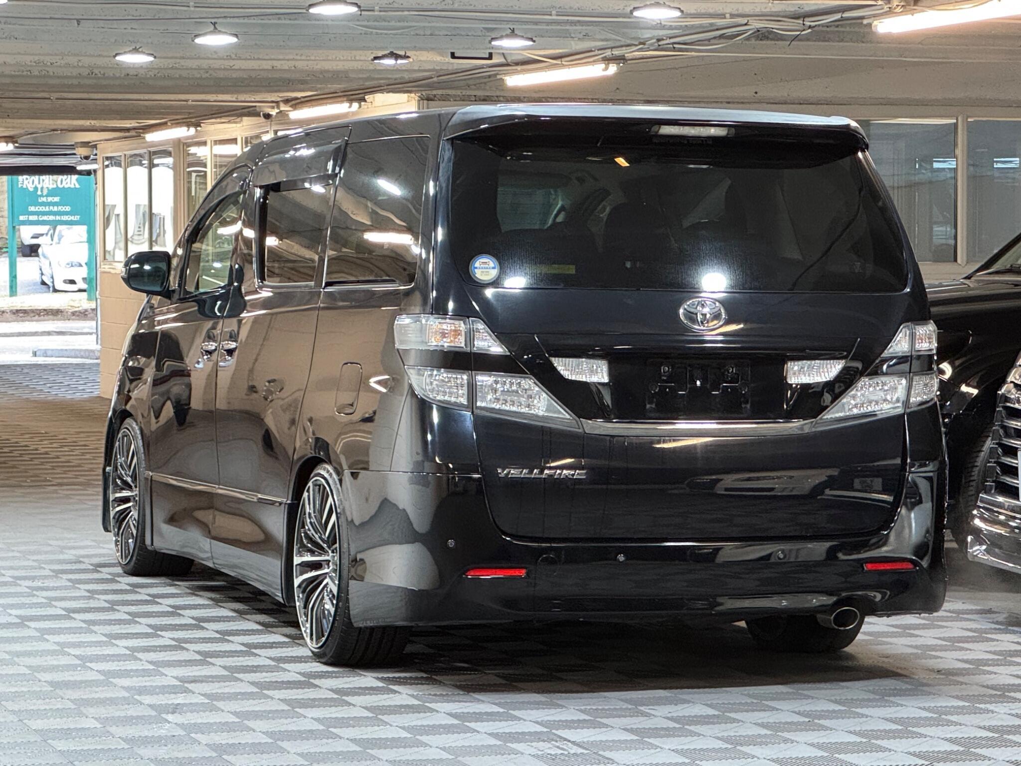 Toyota Vellfire - Image 3