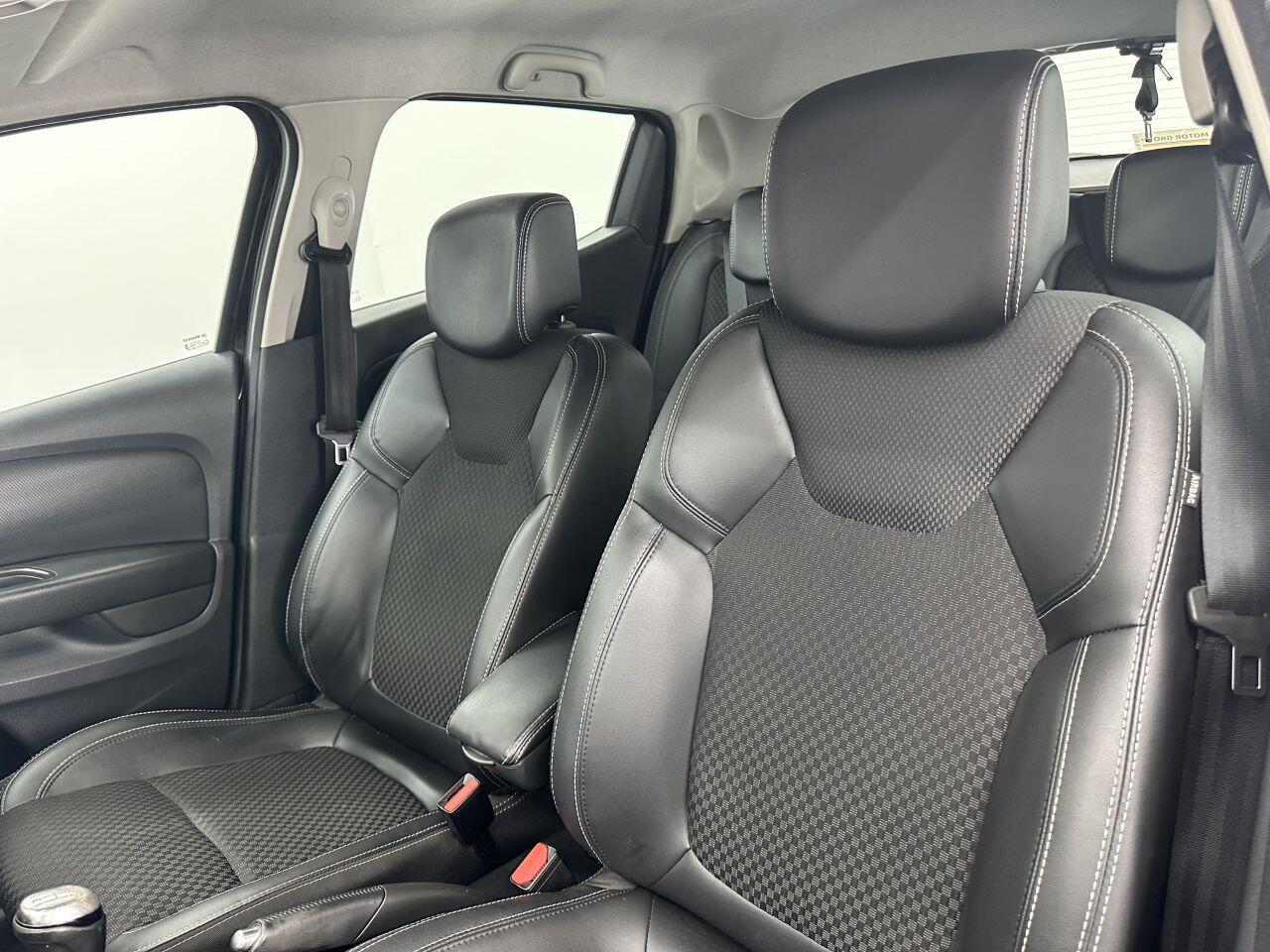 Renault Clio - Image 13