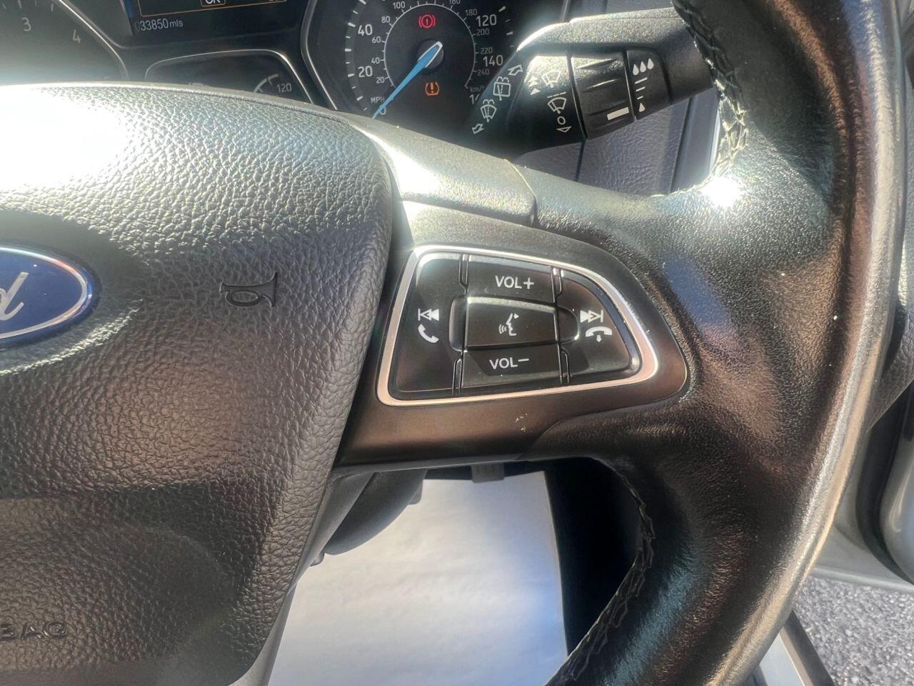 Ford Focus - Image 27