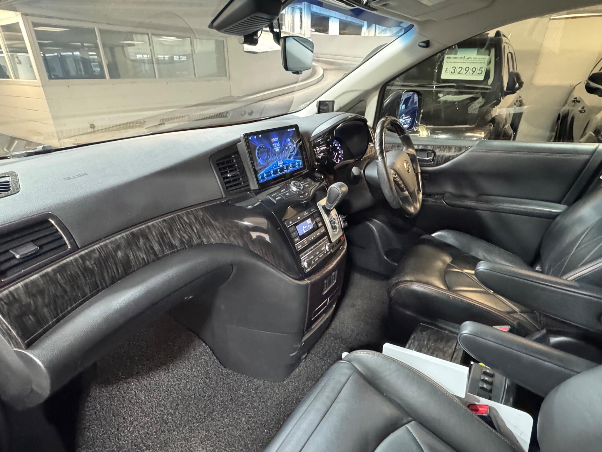 Nissan Elgrand - Image 11