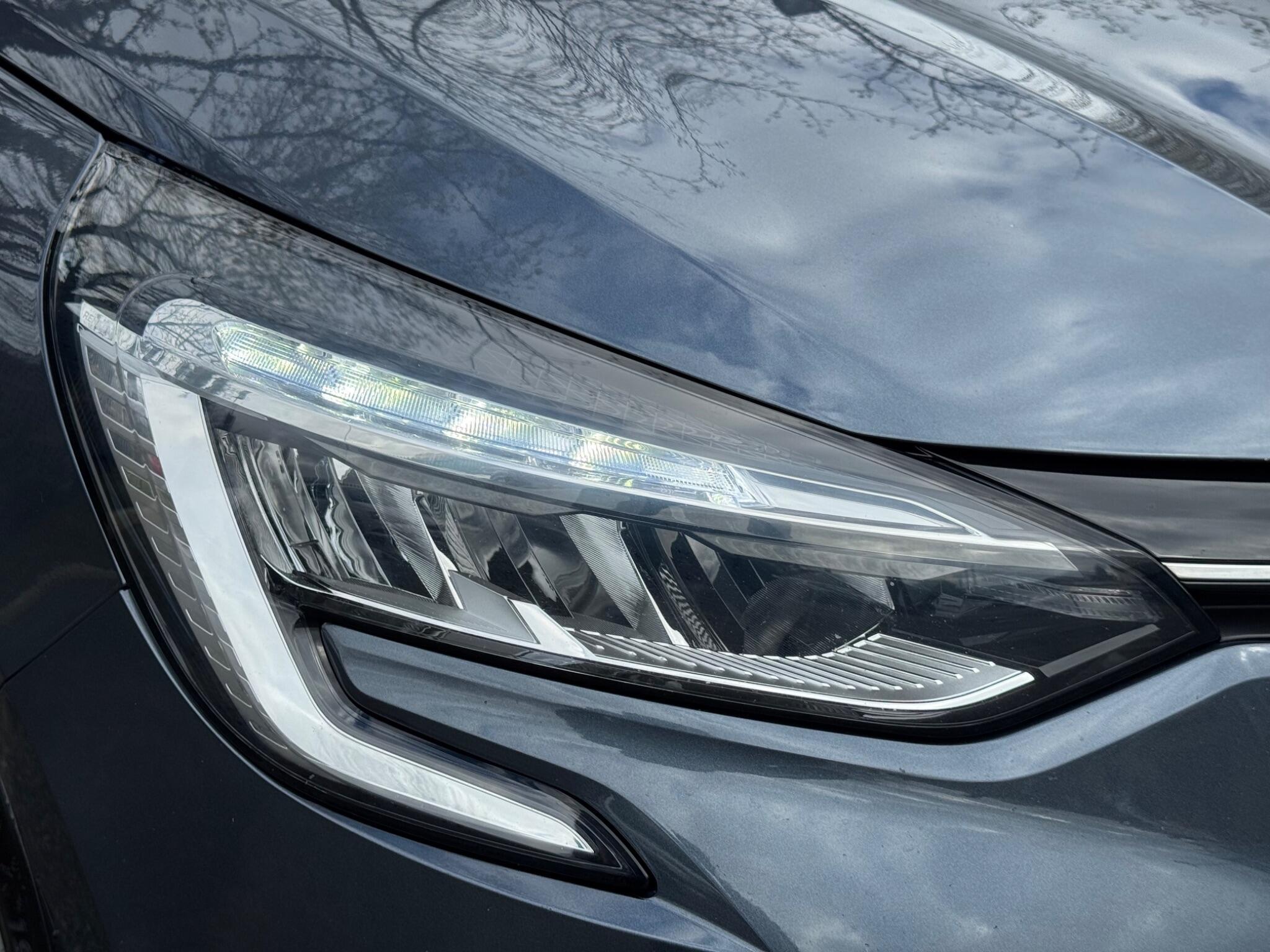 Renault Clio - Image 10