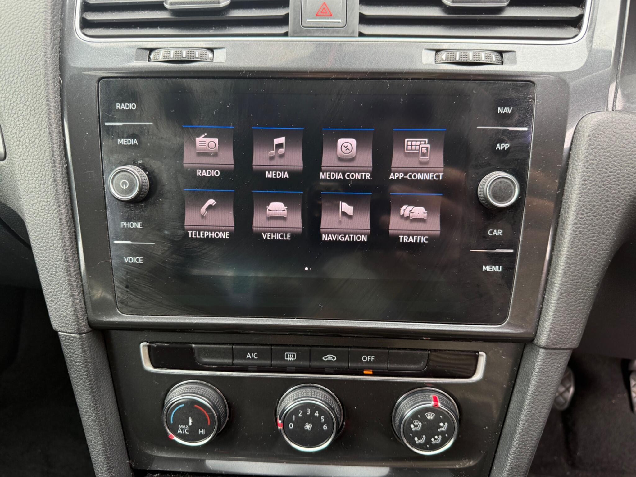 Volkswagen Golf - Image 11