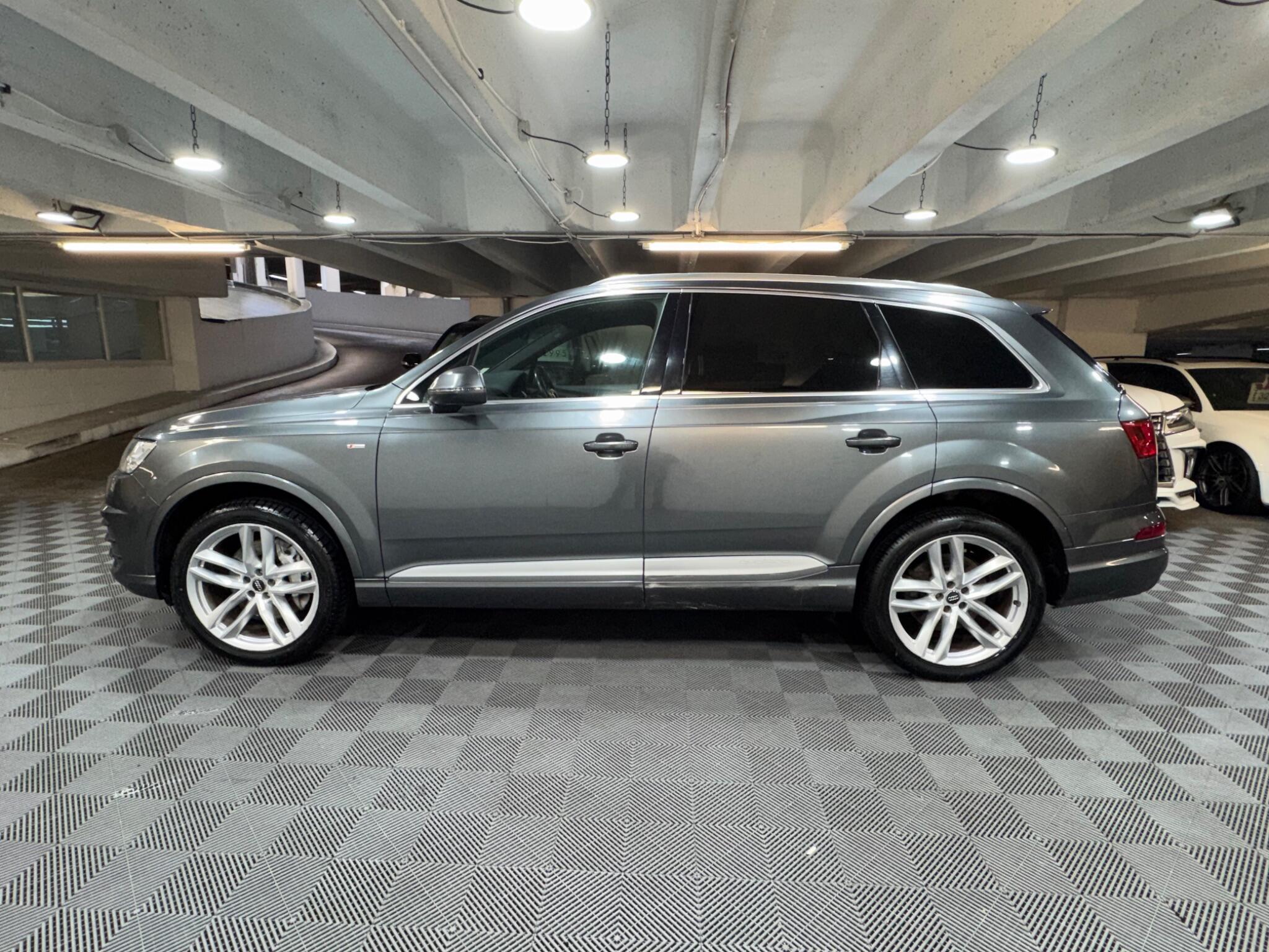 Audi Q7 - Image 2