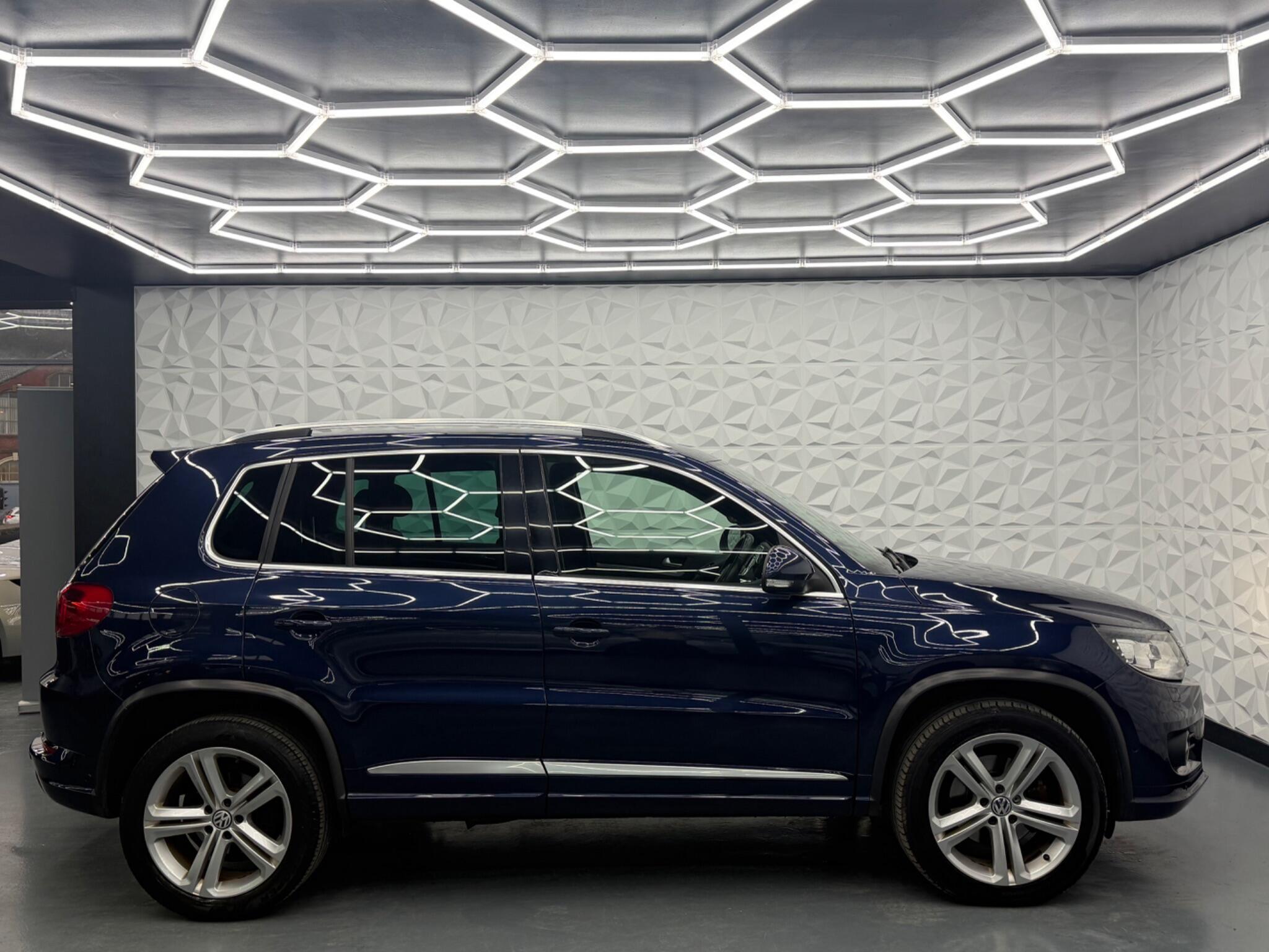 Volkswagen Tiguan - Image 11