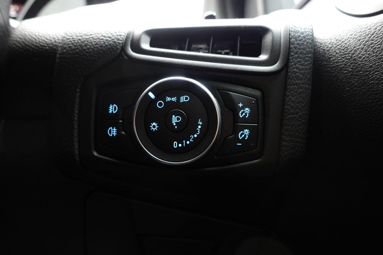 Ford Focus - Image 42