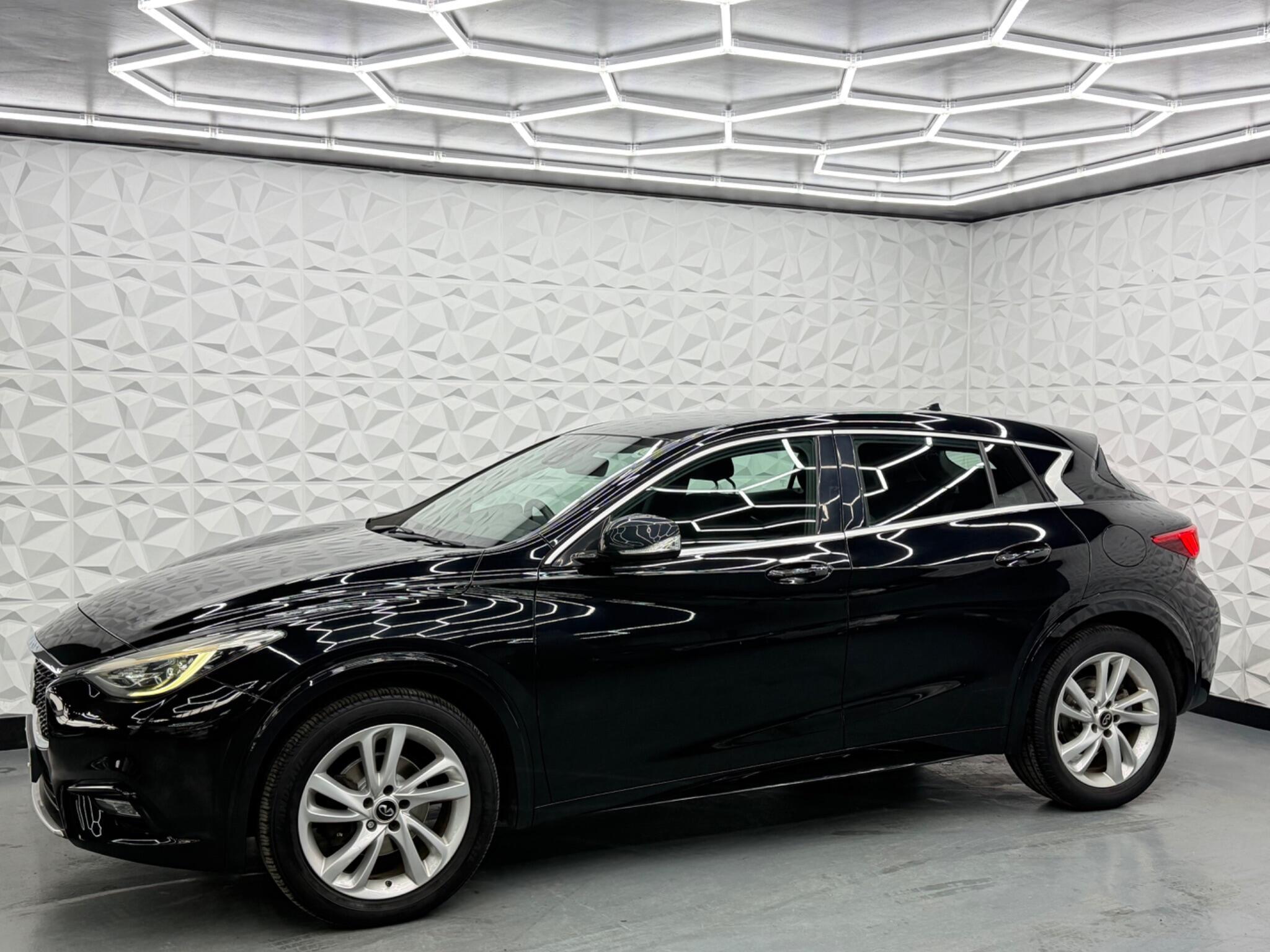 Infiniti Q30 - Image 6