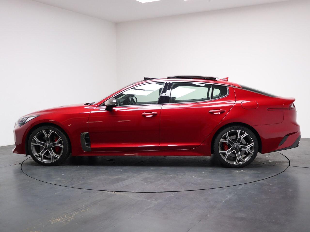 Kia Stinger - Image 8