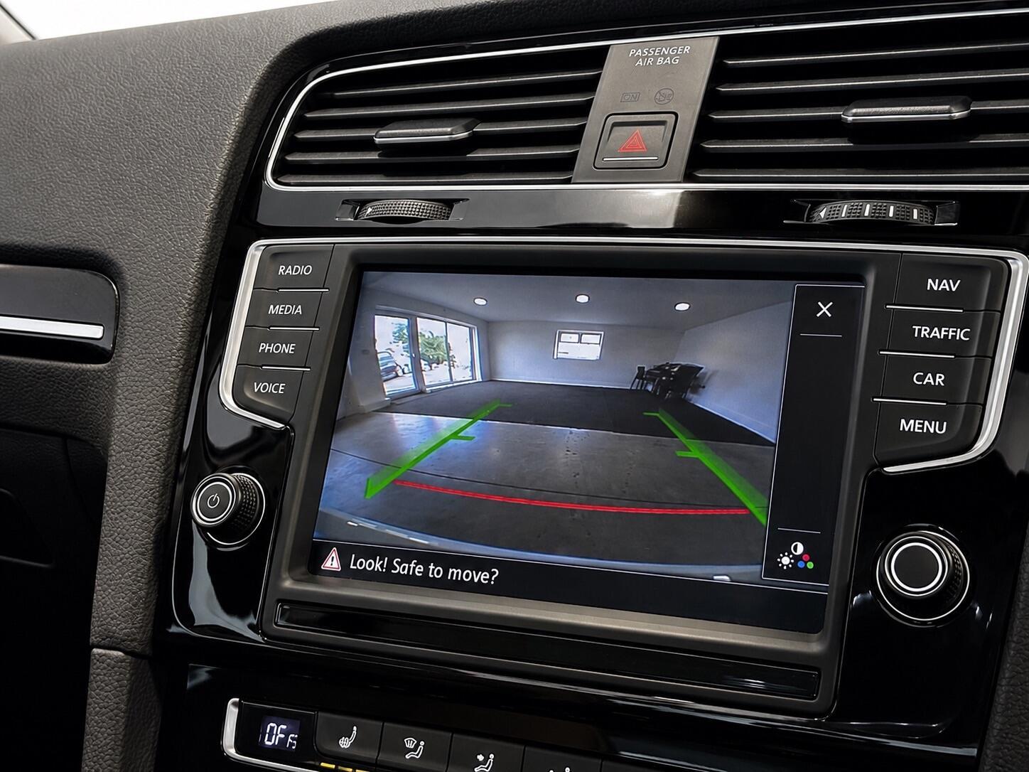Volkswagen Golf - Image 40