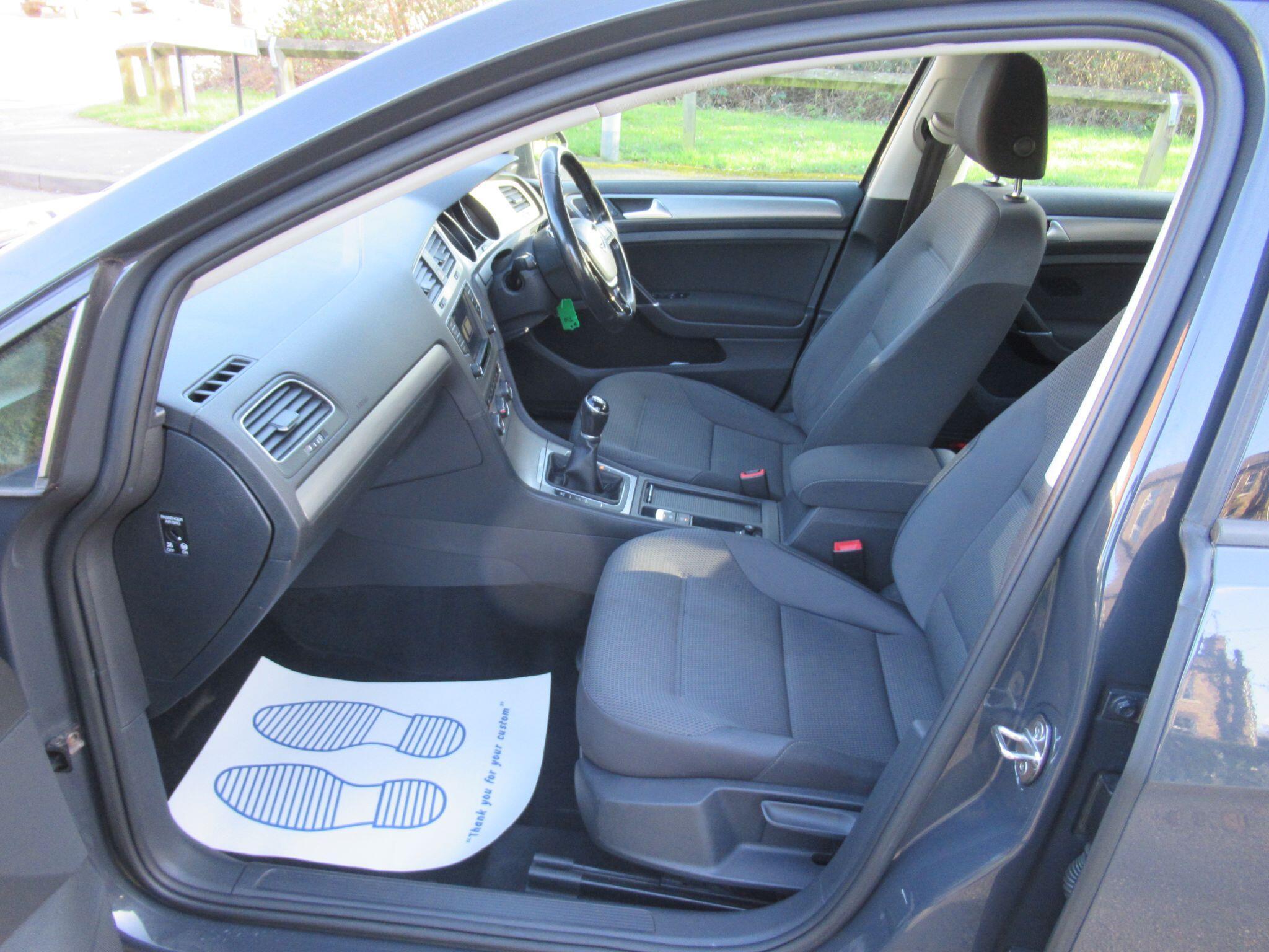 Volkswagen Golf - Image 14