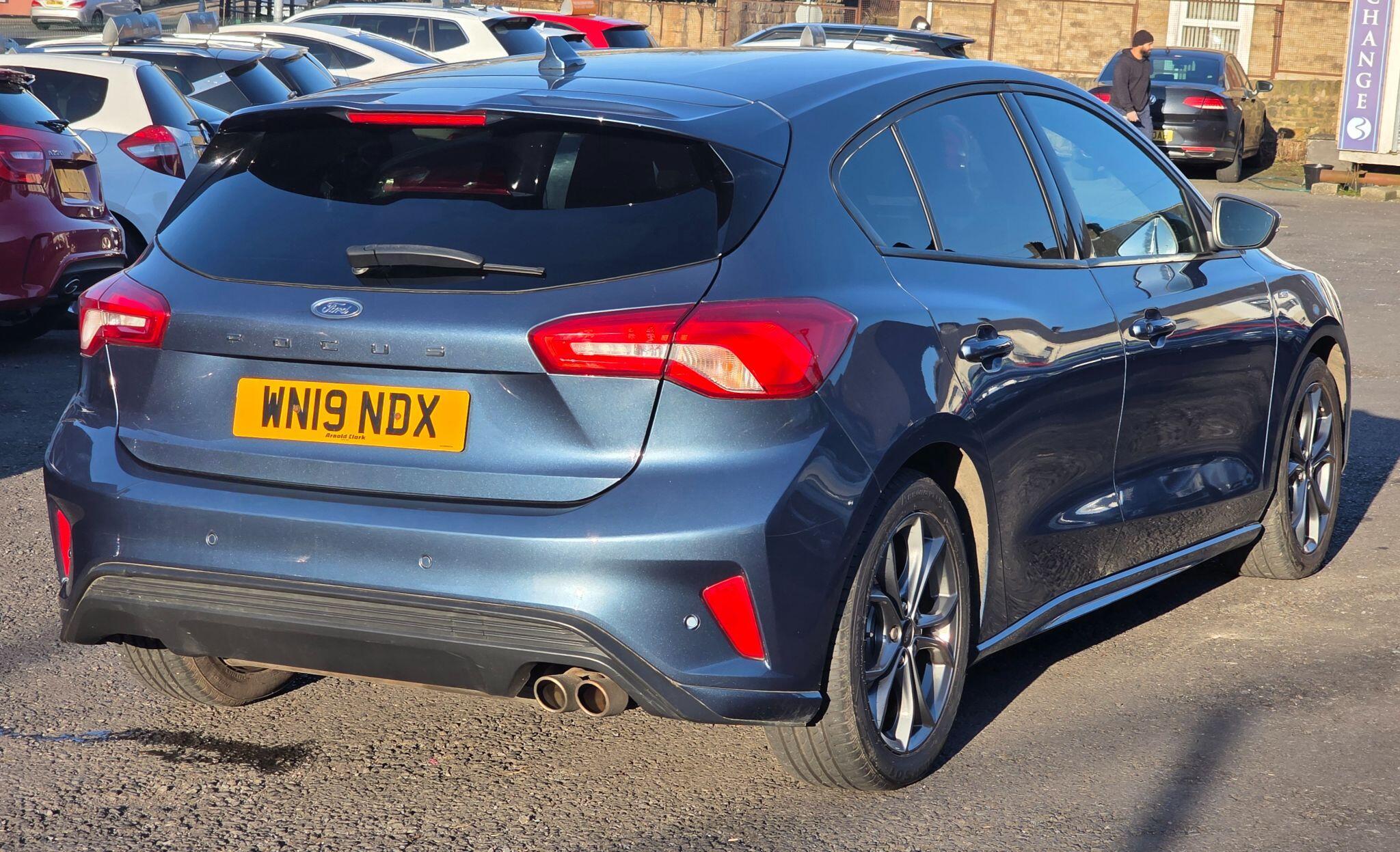 Ford Focus - Image 7