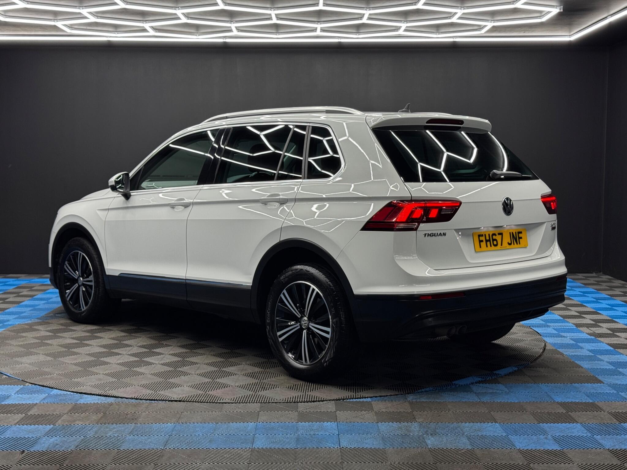 Volkswagen Tiguan - Image 7