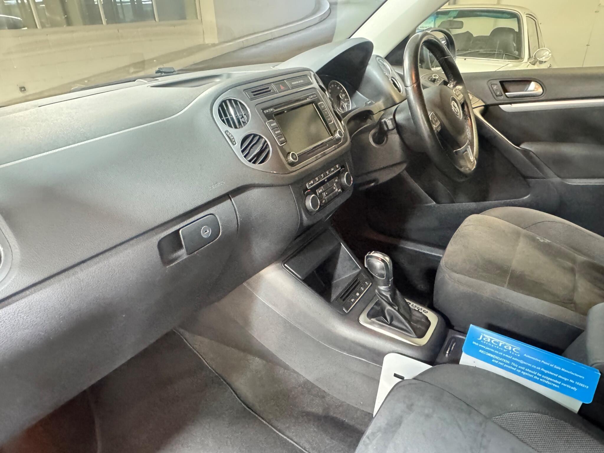 Volkswagen Tiguan - Image 11