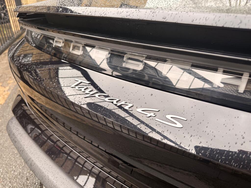 Porsche Taycan - Image 23