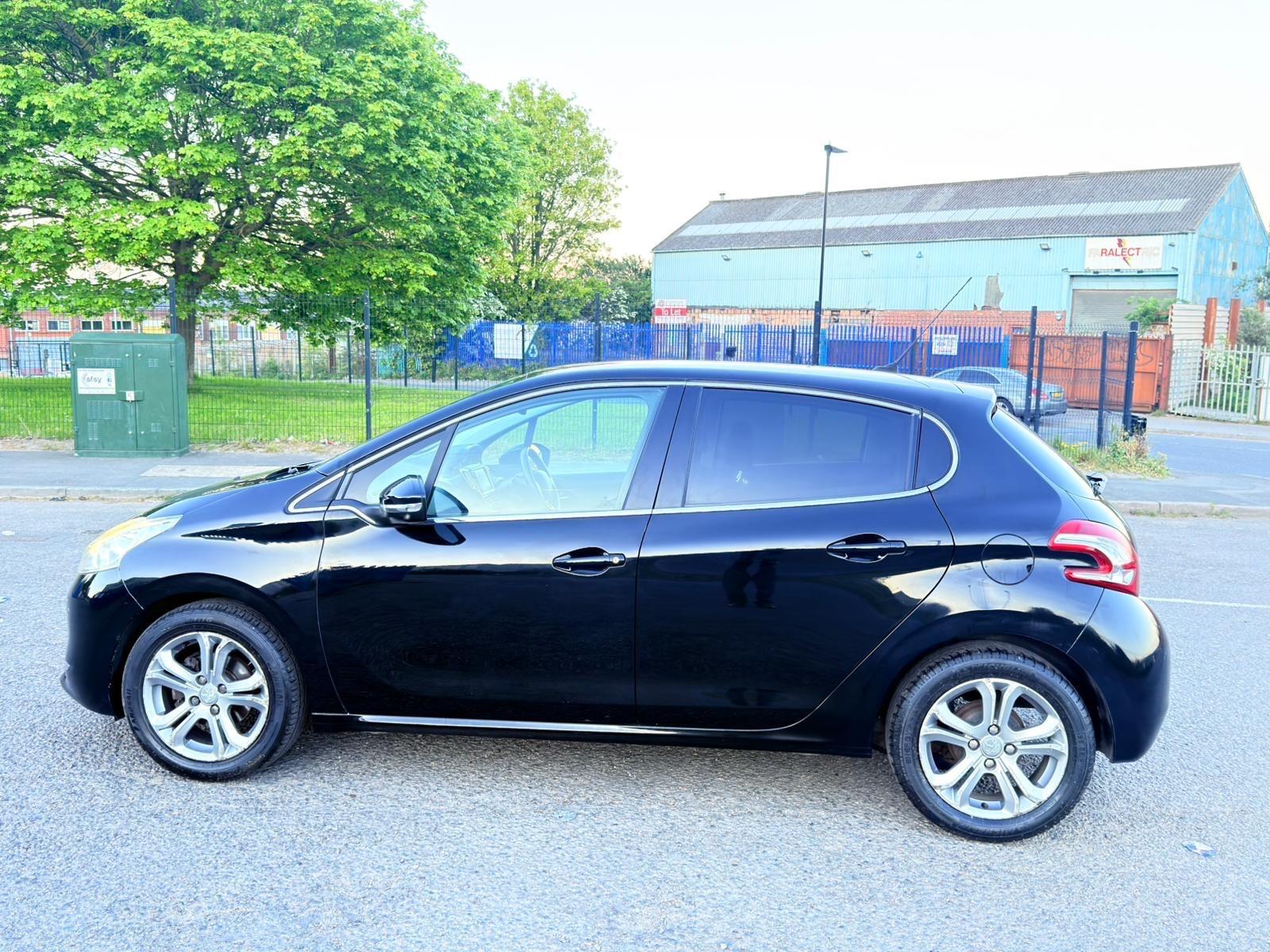 Peugeot 208 - Image 4