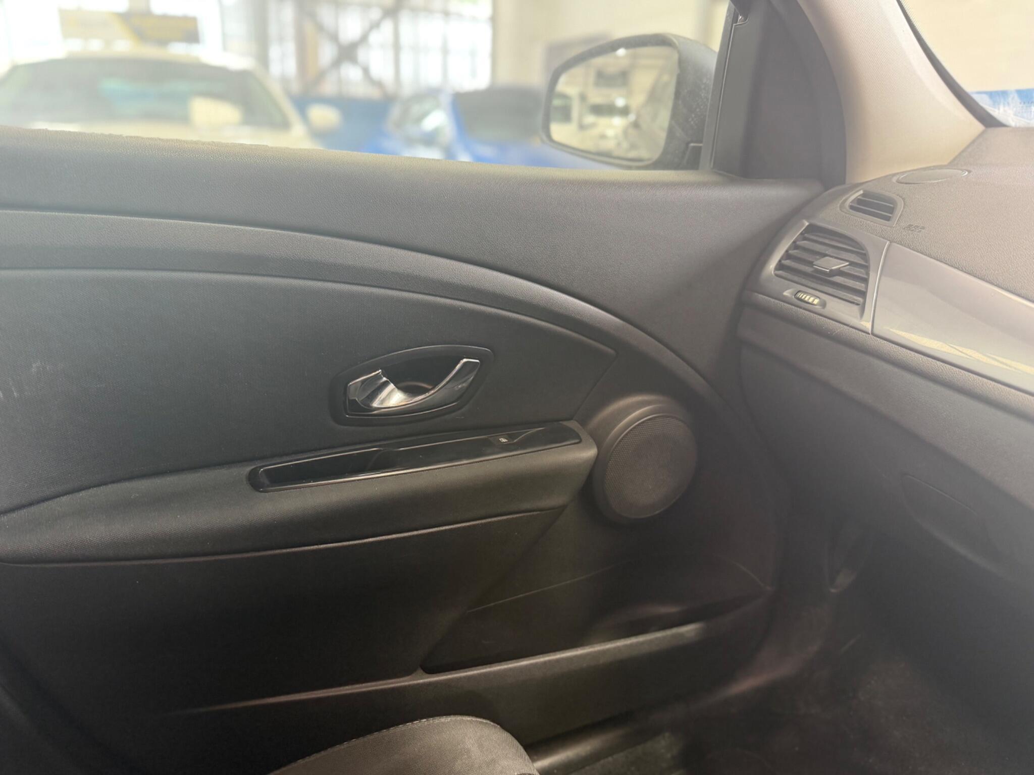 Renault Megane - Image 21